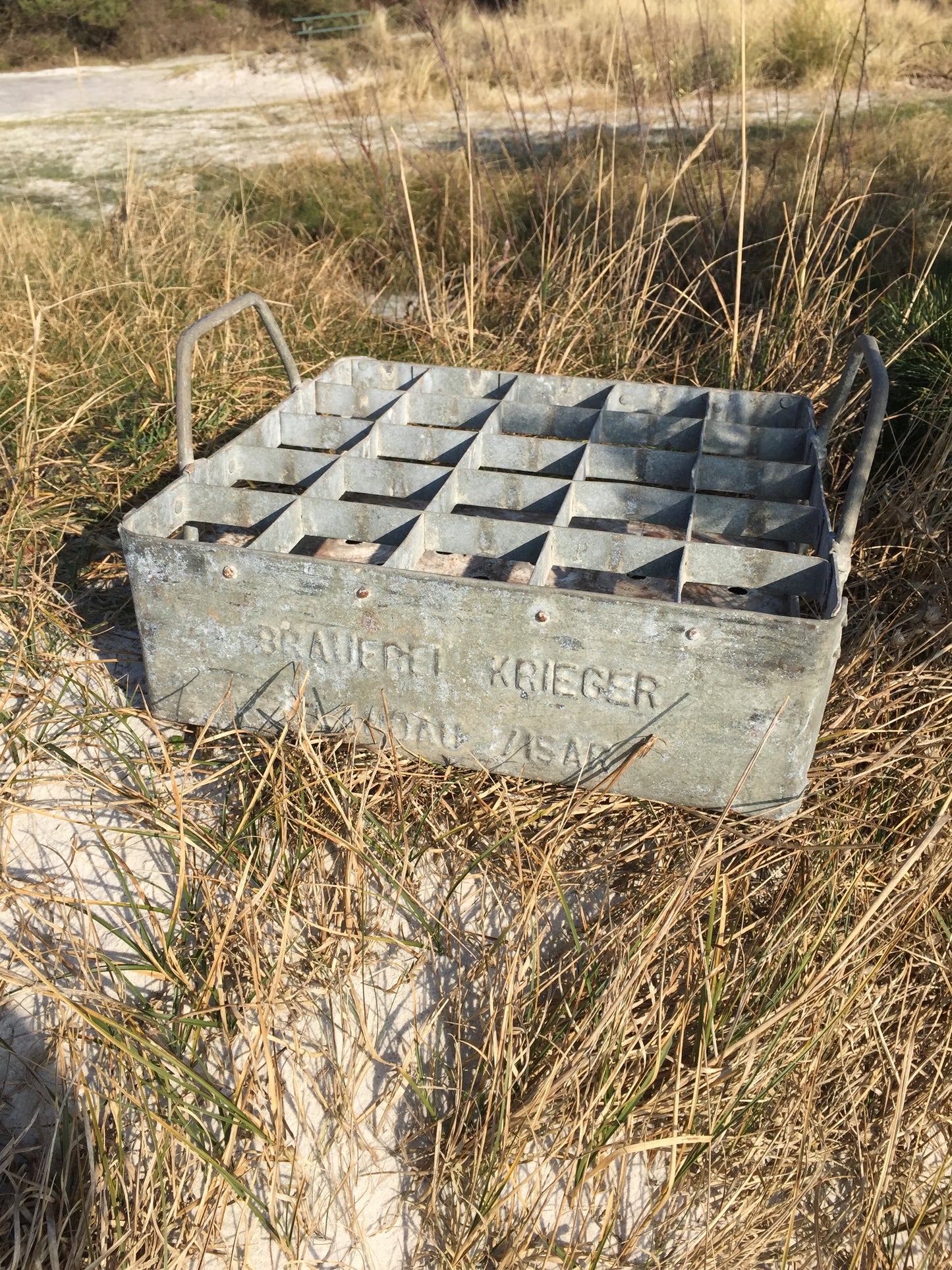 Rå och läcker öllåda i metall