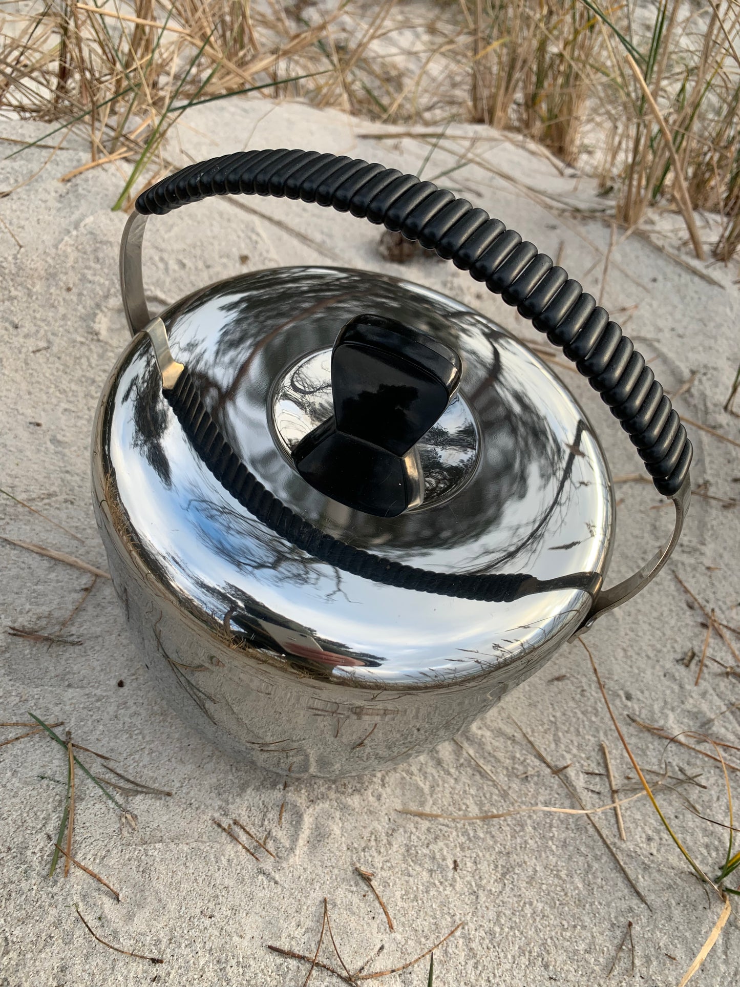 Ishink med flätat handtag
