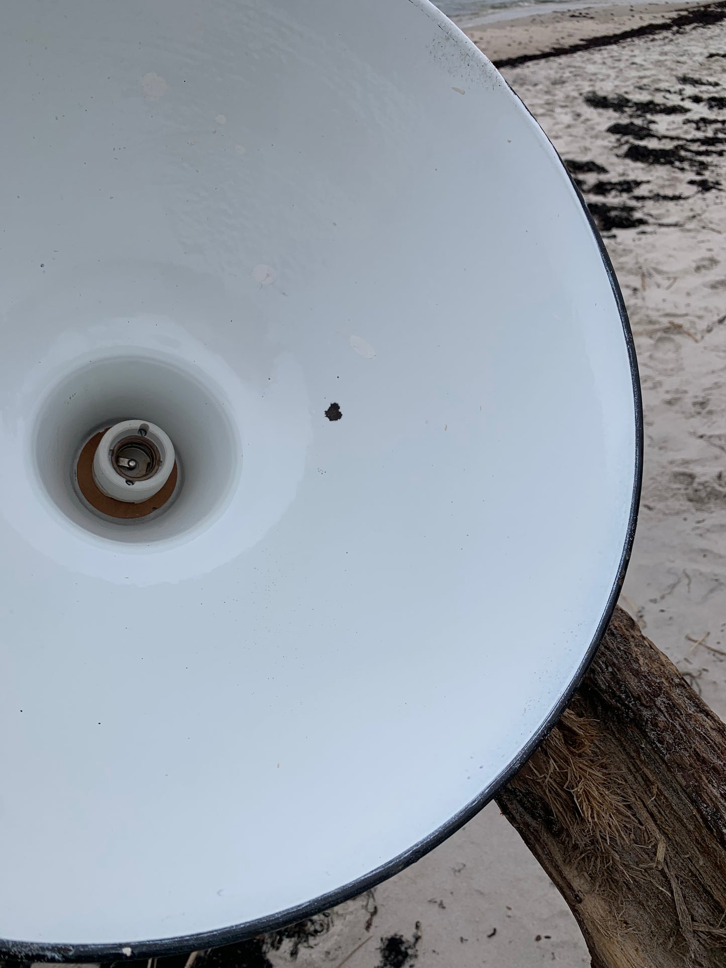 Industriellt franskt hänge med patina