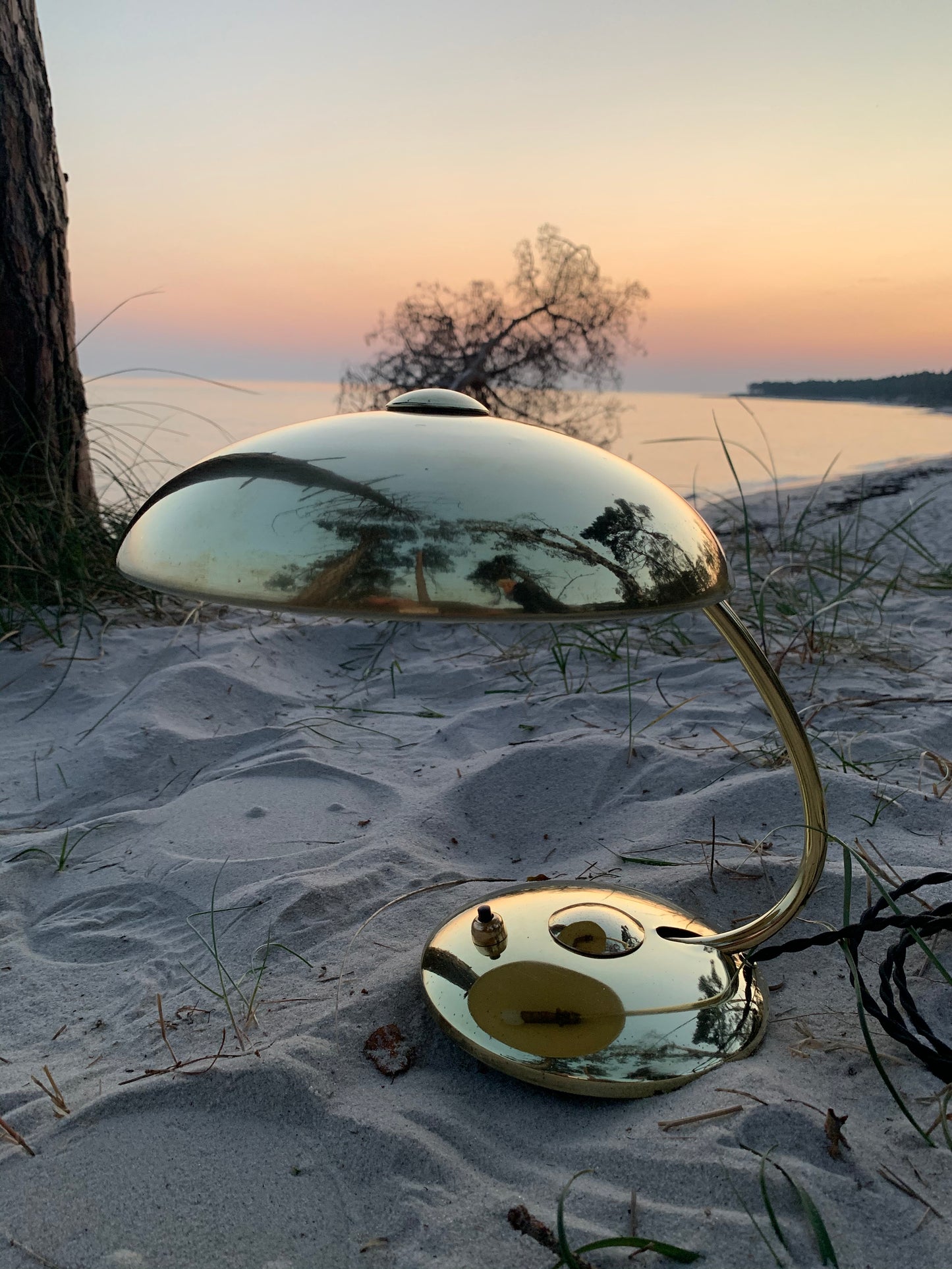 Vacker liten Helo i mässing med fin patina