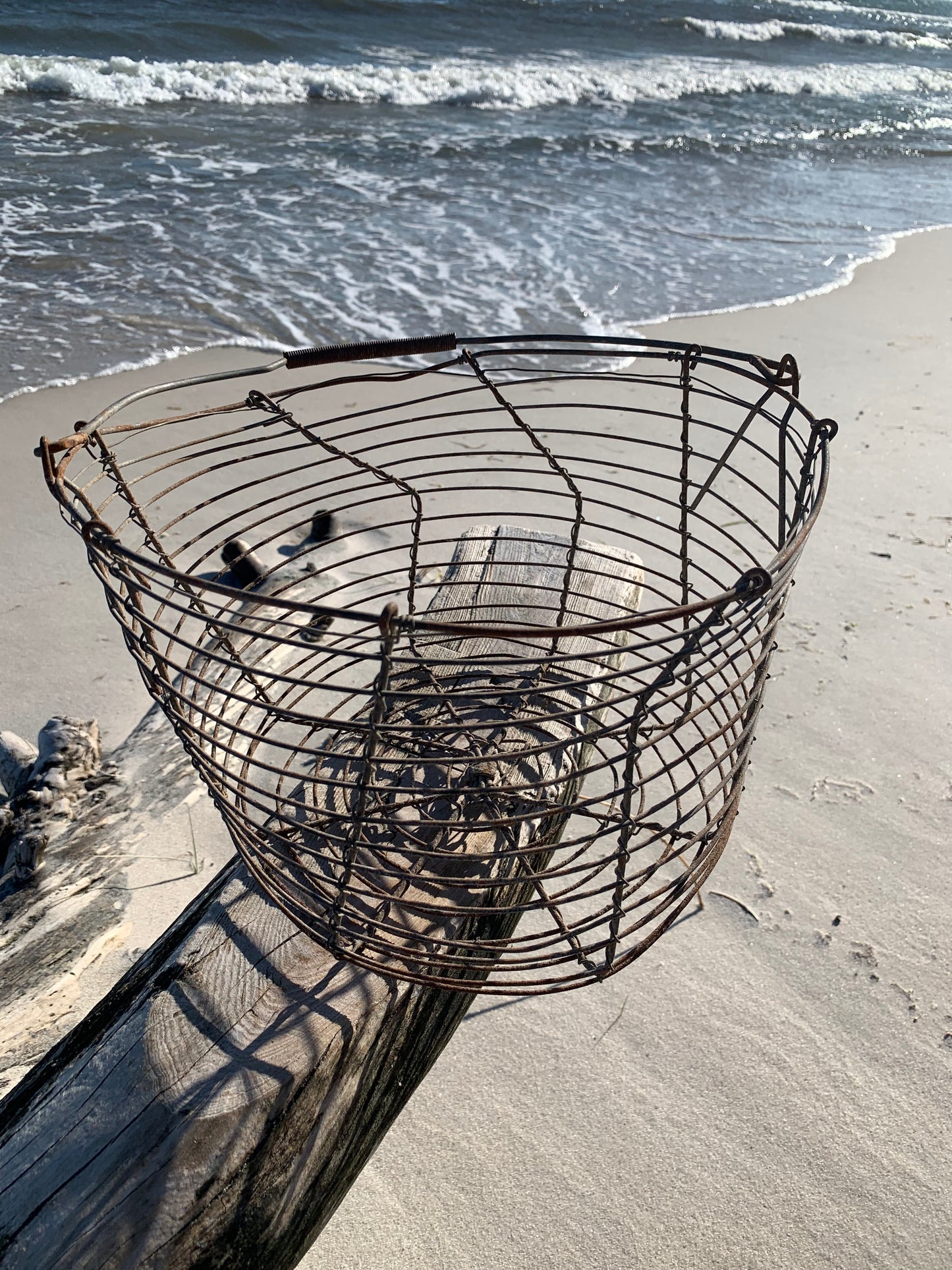 Vacker gammal äggkorg med patina