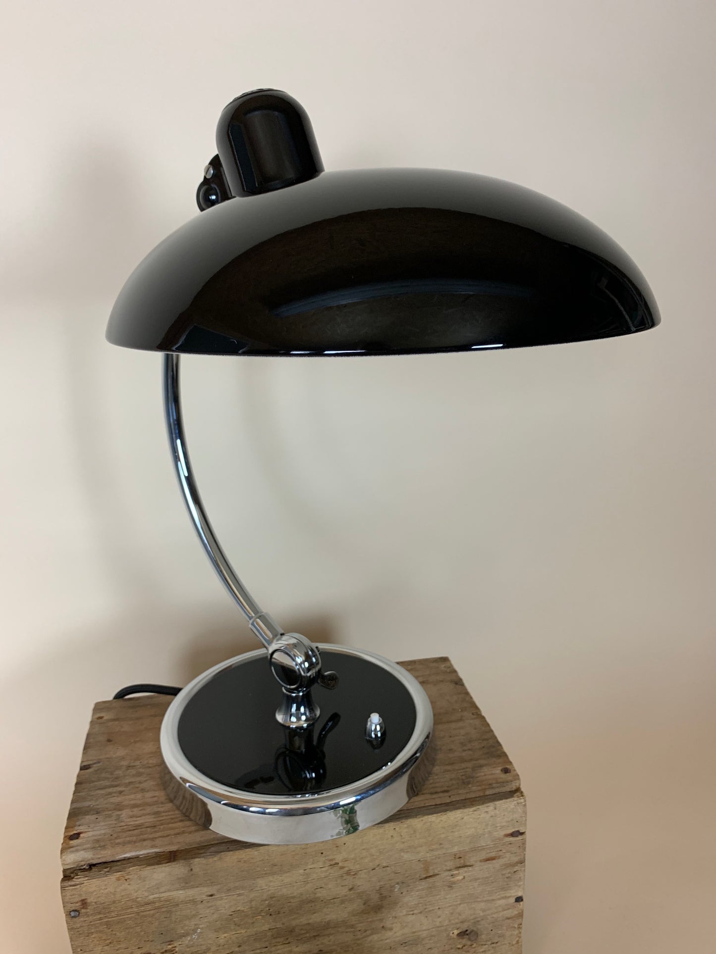 Kaiser Idell modell 6631 - Svart