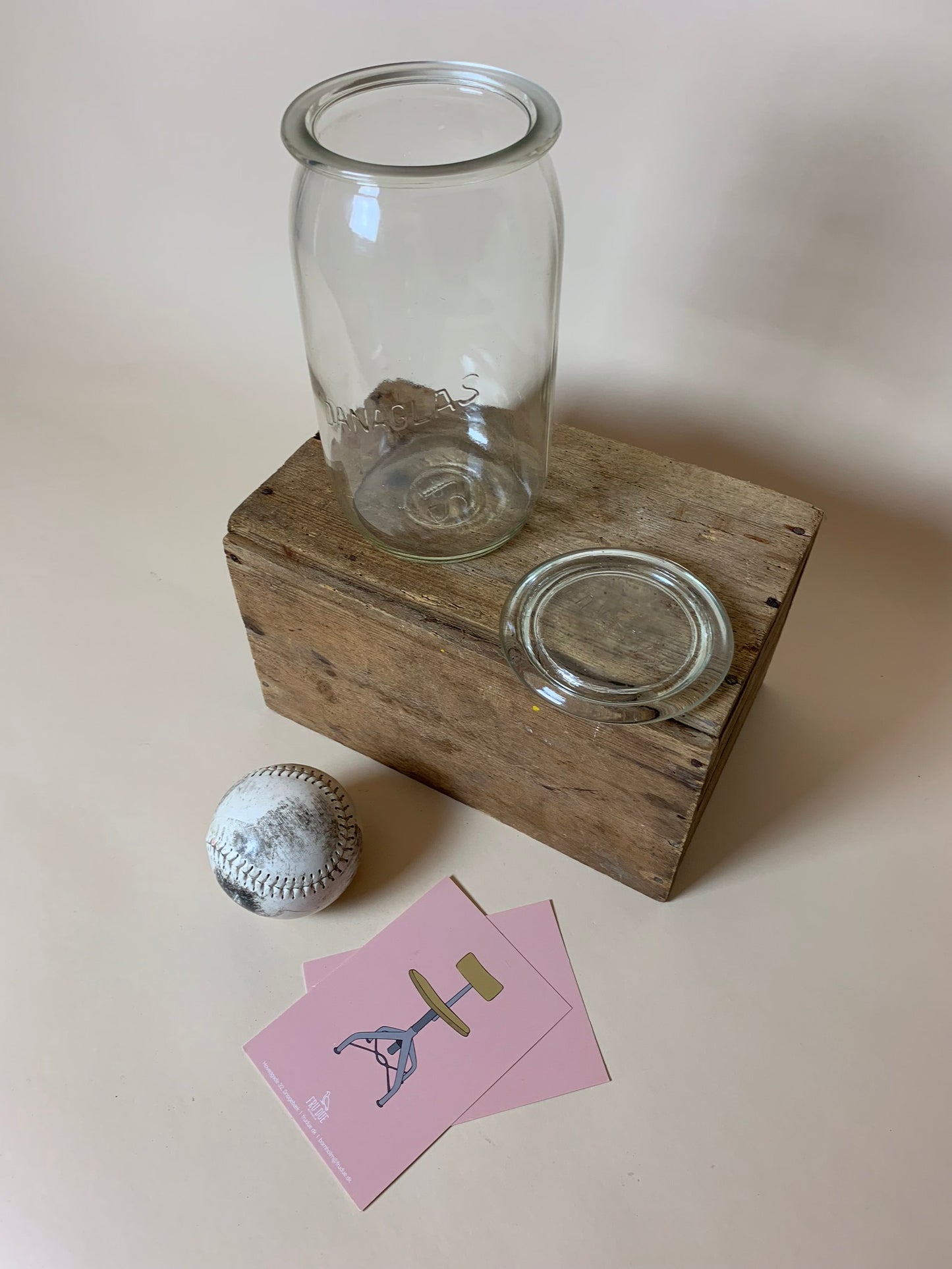 Stort sjudande glas med lock