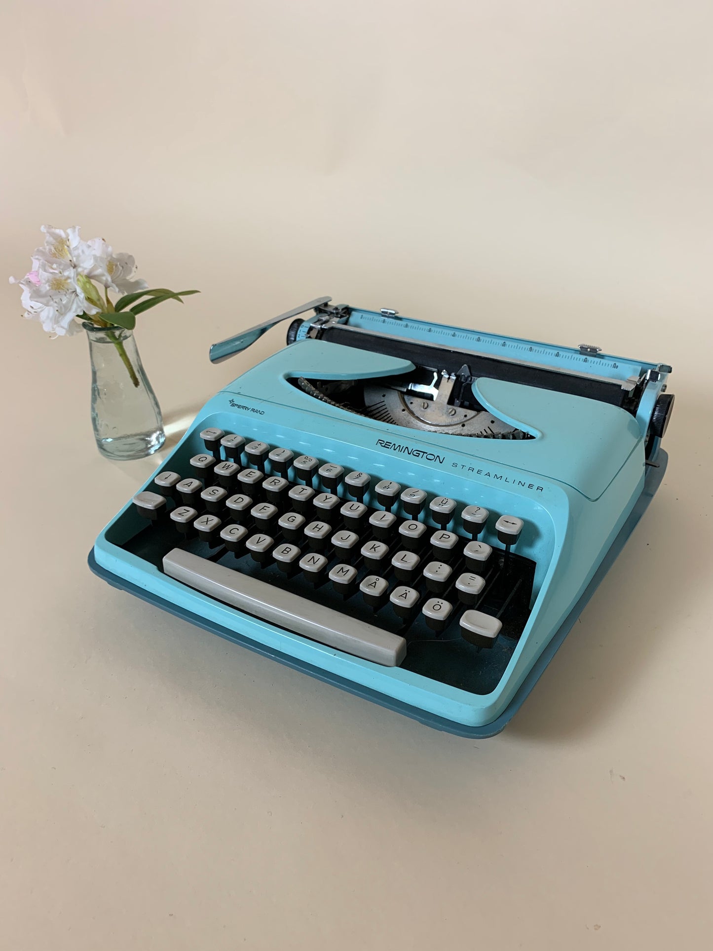 Skrivmaskin i ljusblått från Remington