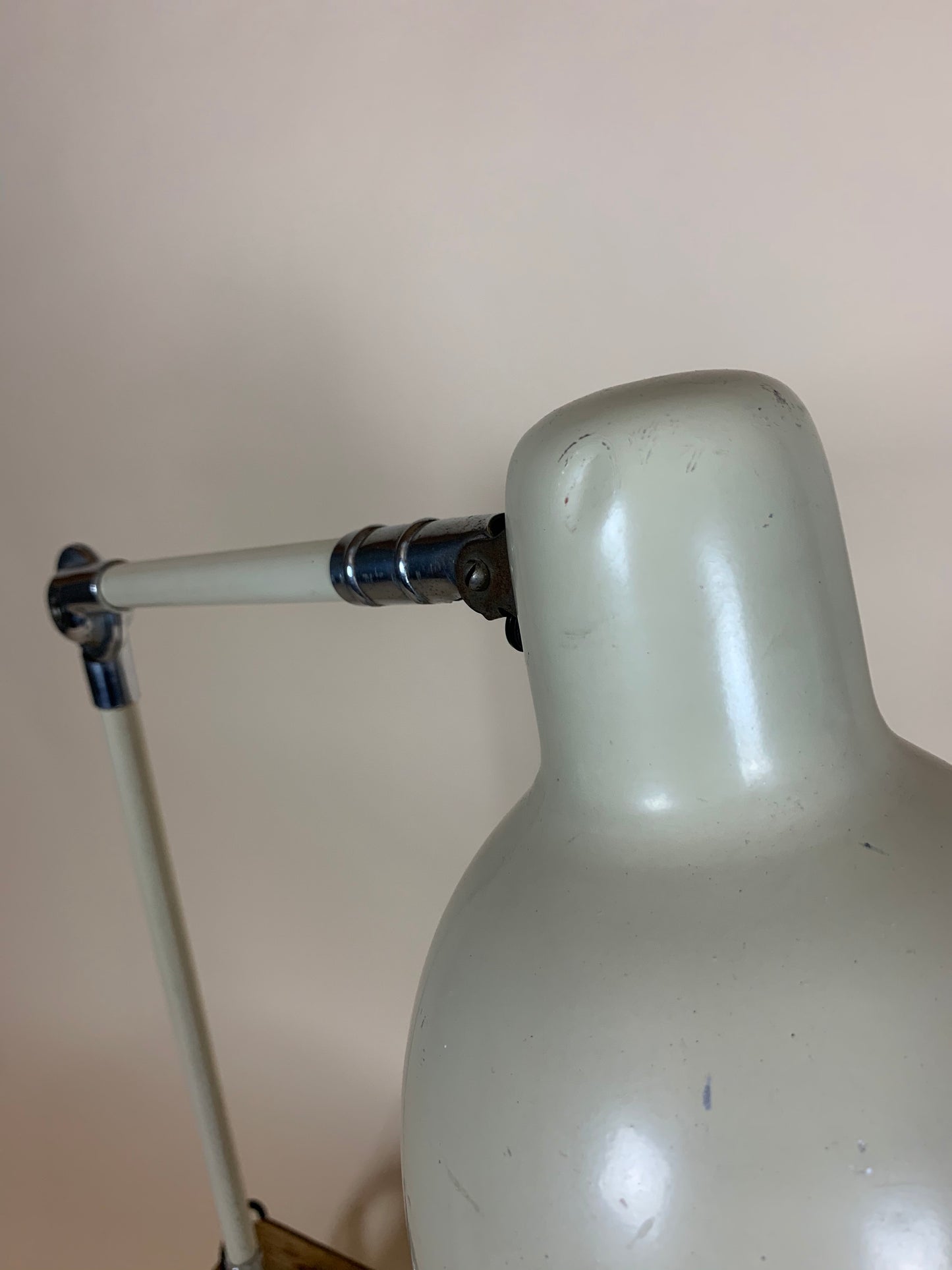 Vacker vintage arkitektlampa