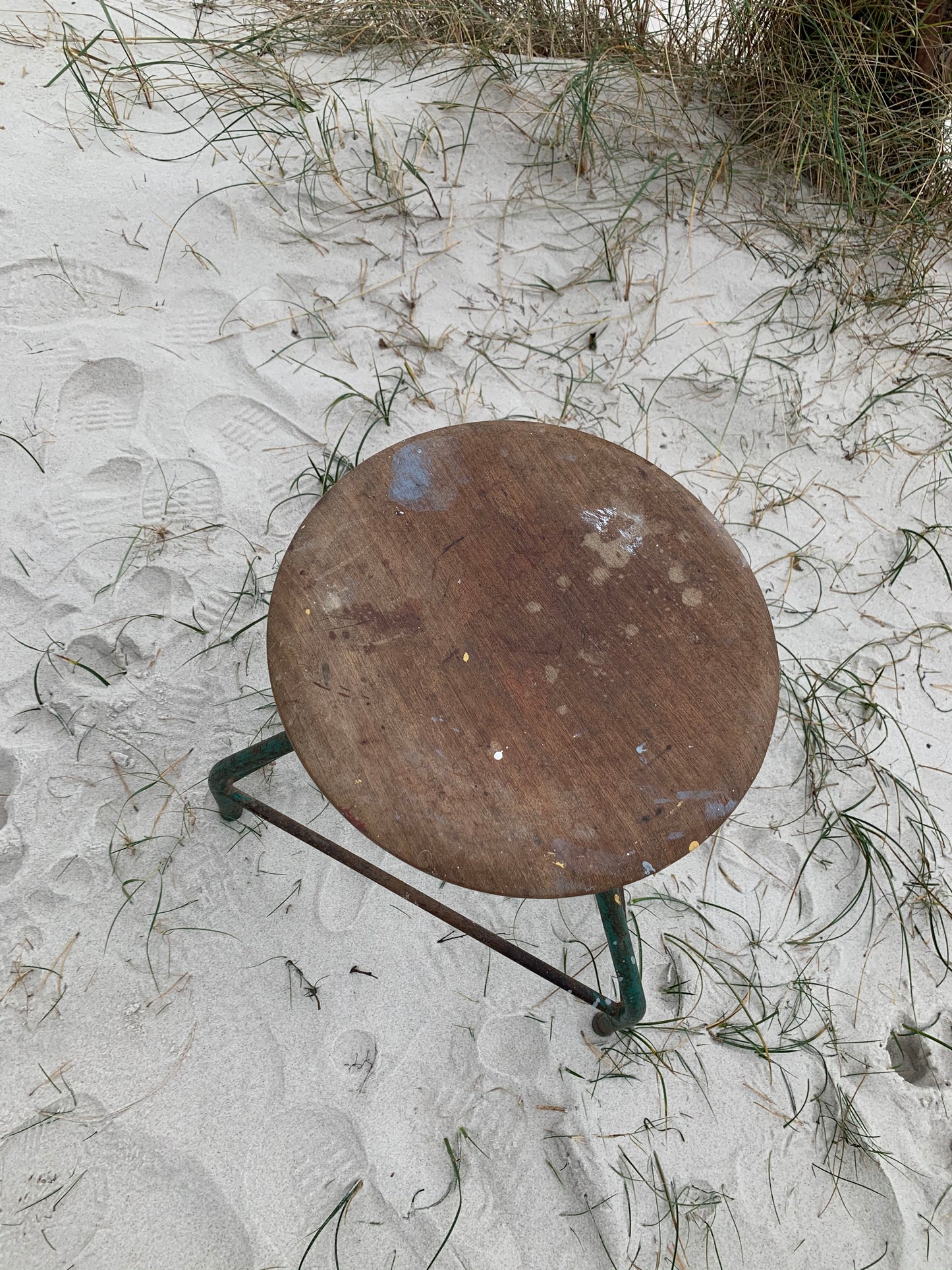 Industriell pall med mycket patina