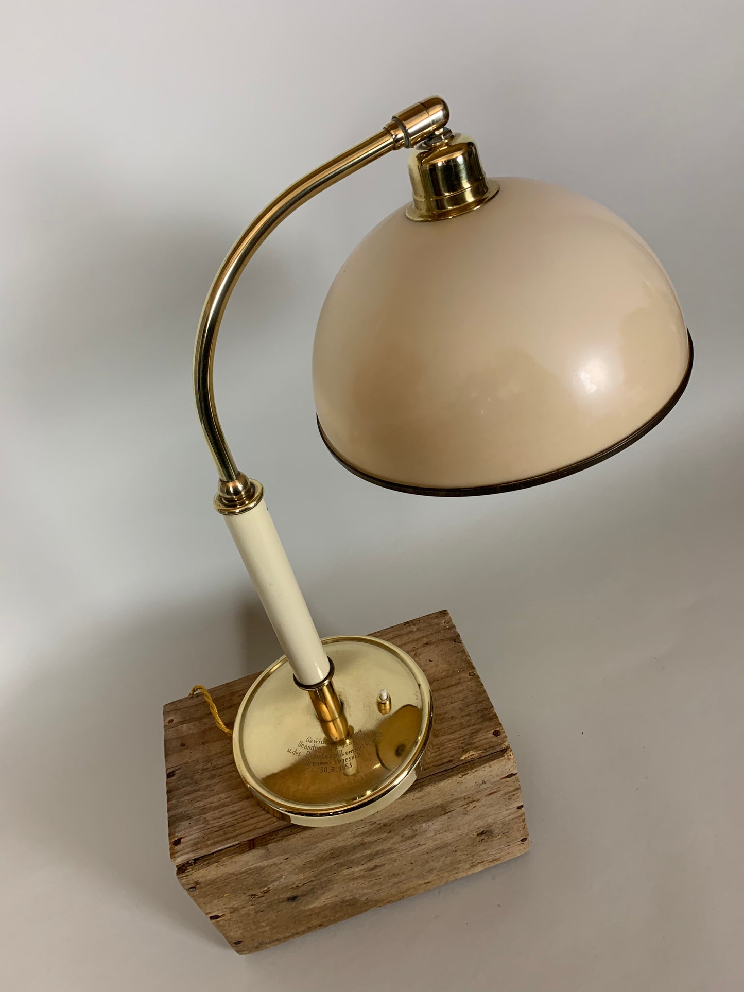 Vintage lampa med bakelitskärm