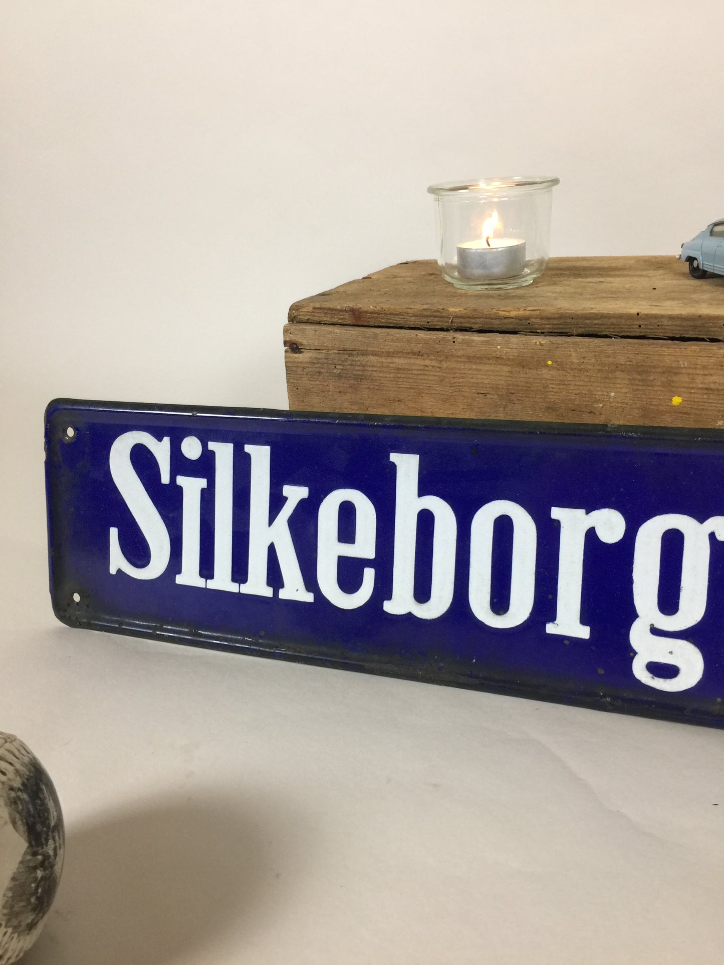 Fin gammal vägskylt från Silkeborggade