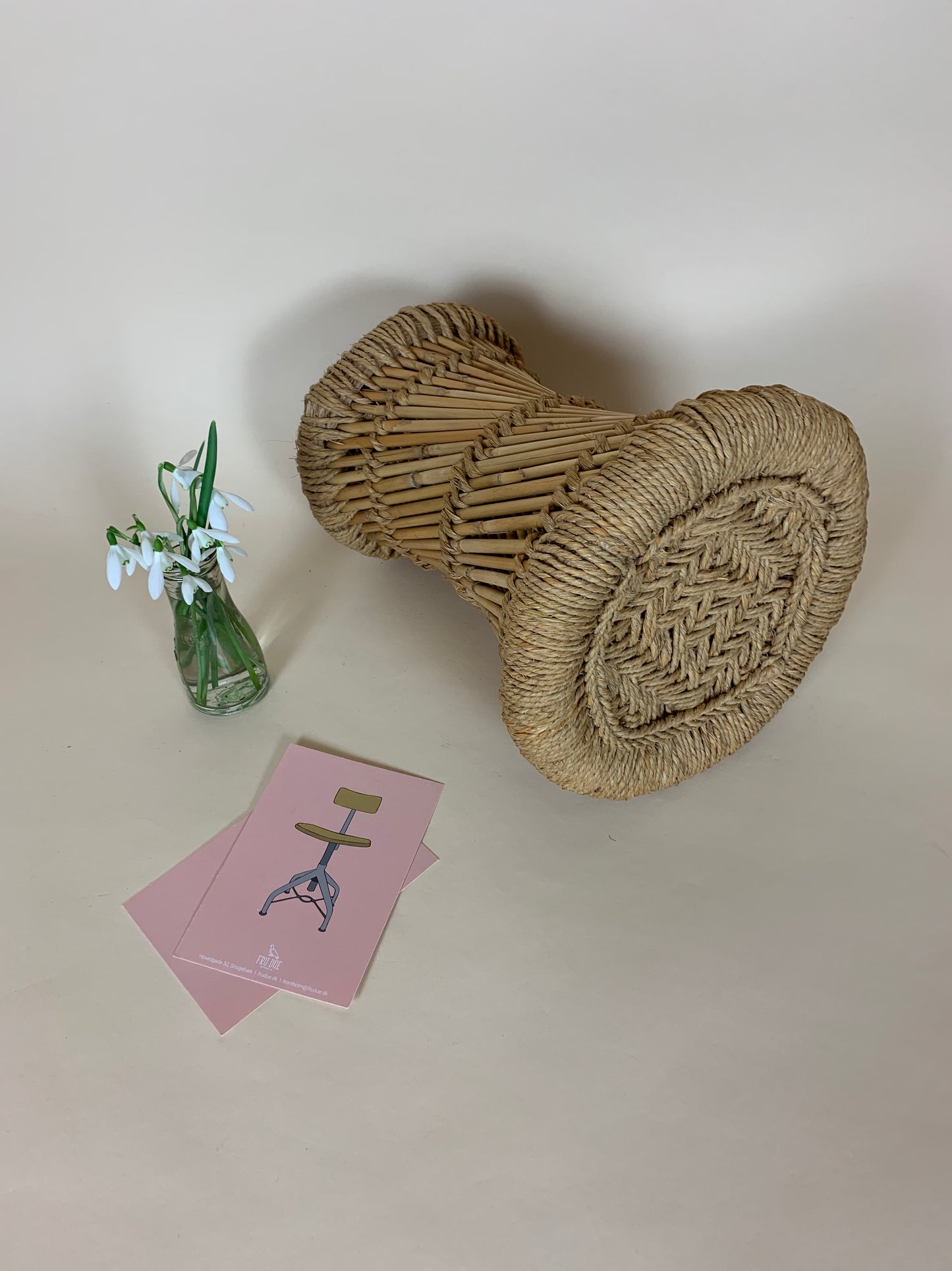 Wicker pall