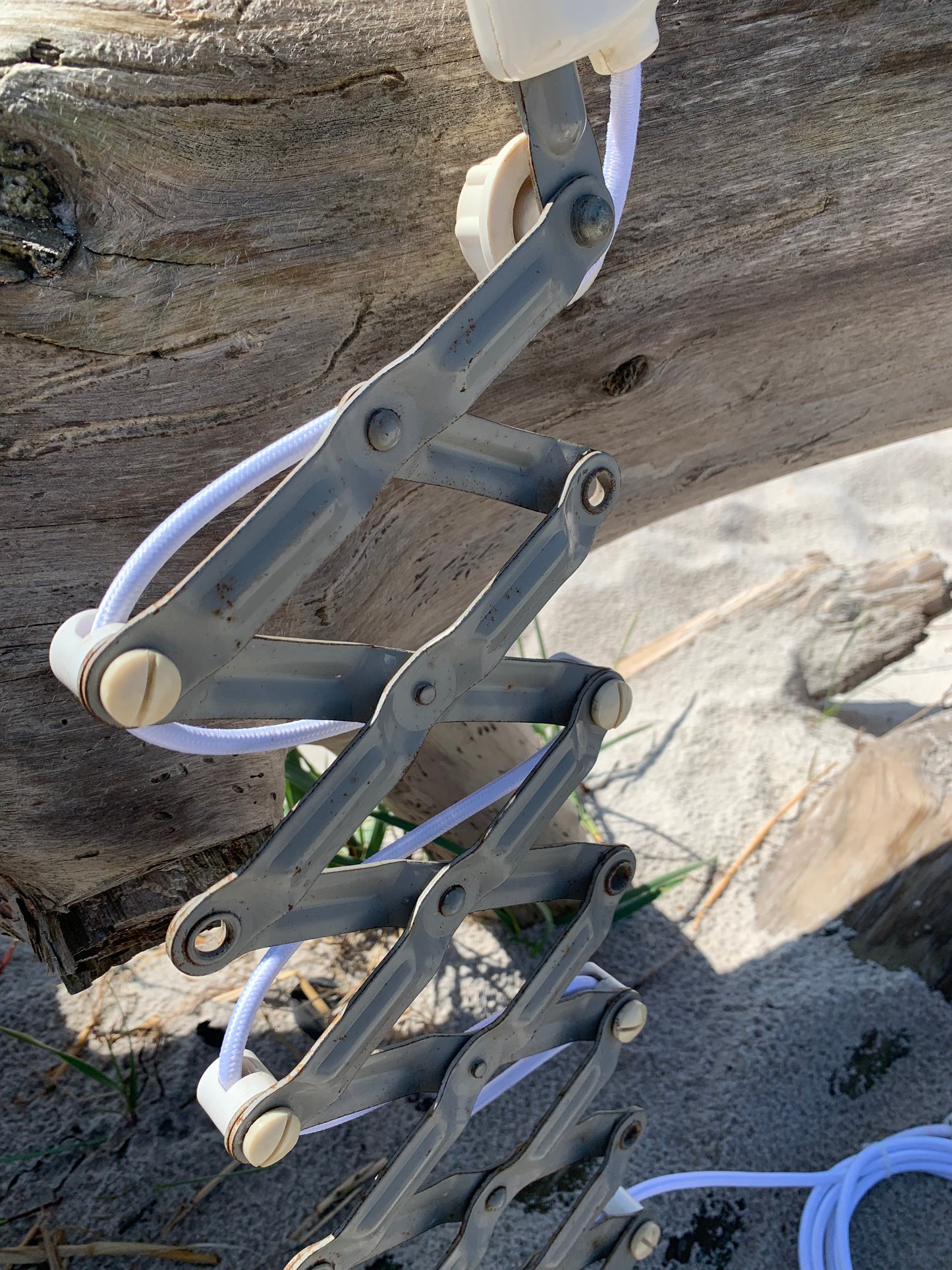 Saxlampa med mycket patina