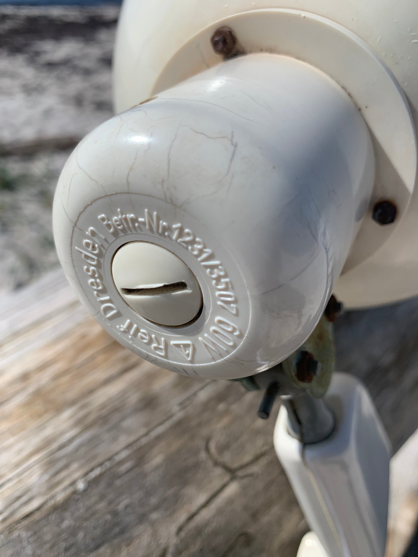 Saxlampa med mycket patina