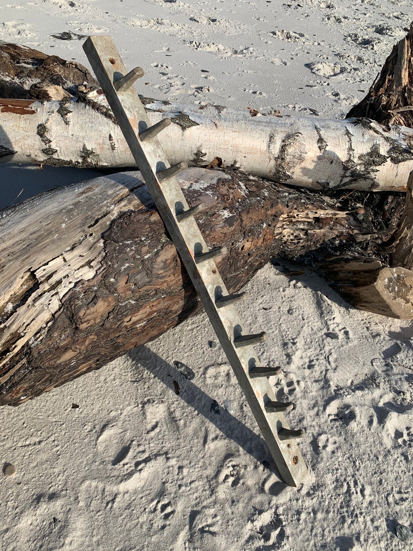 Klädhylla med fin patina