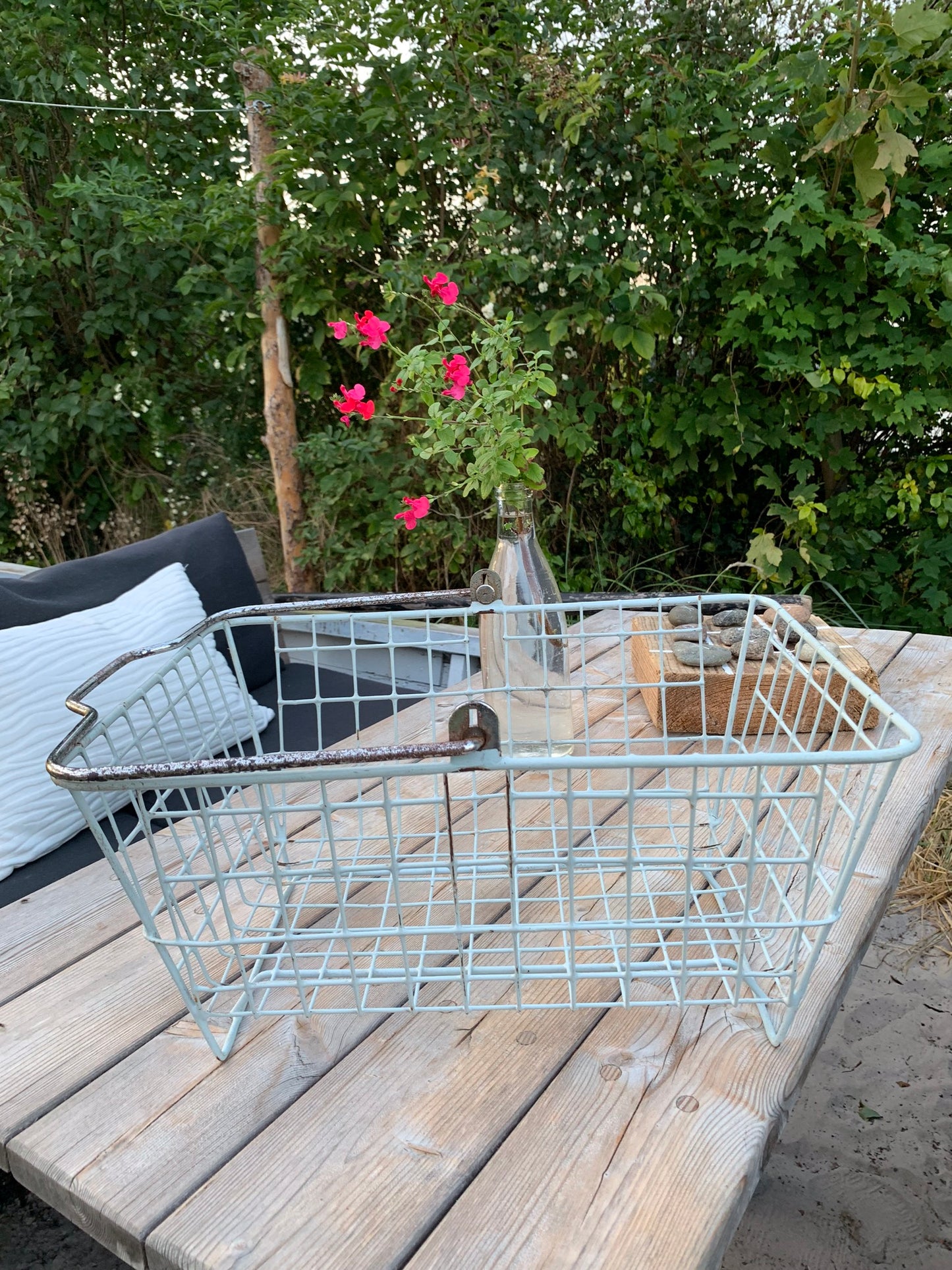 Vacker gammal varukorg med patina