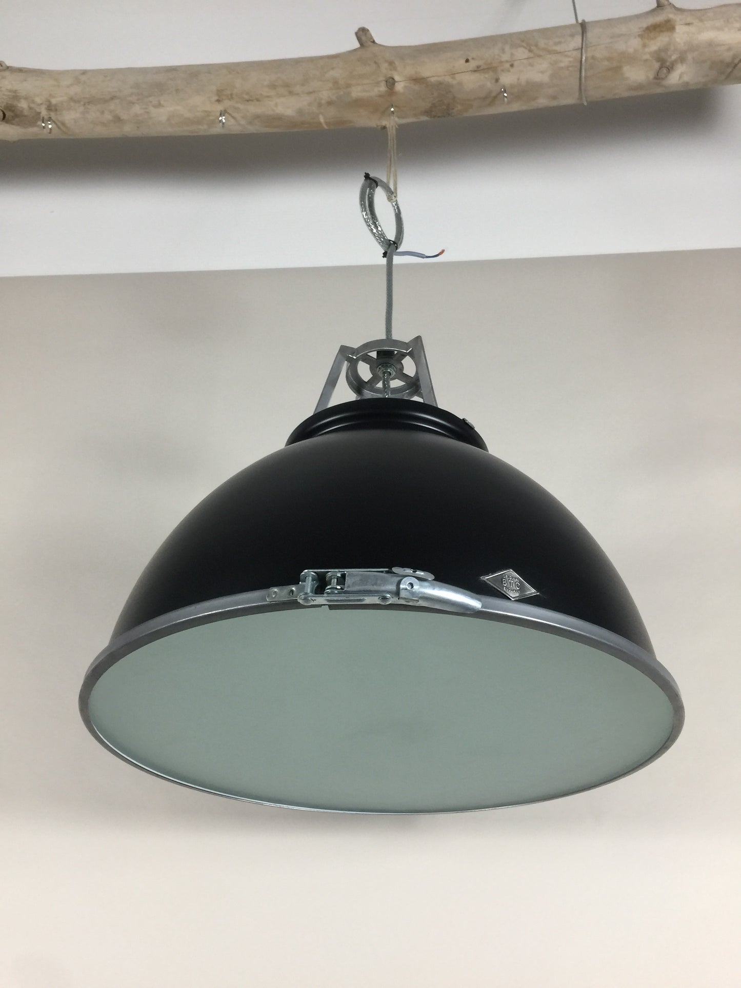Original BTC lampa - Titan stor modell med sandblästrat glas