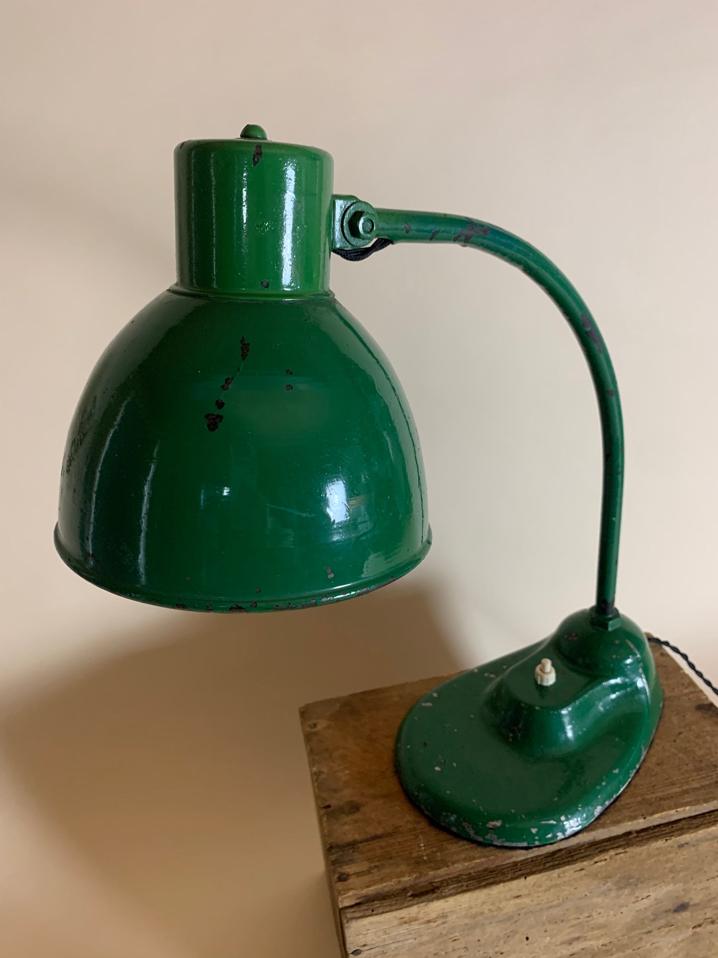 Raw Kandem lampa designad av Marianne Brandt