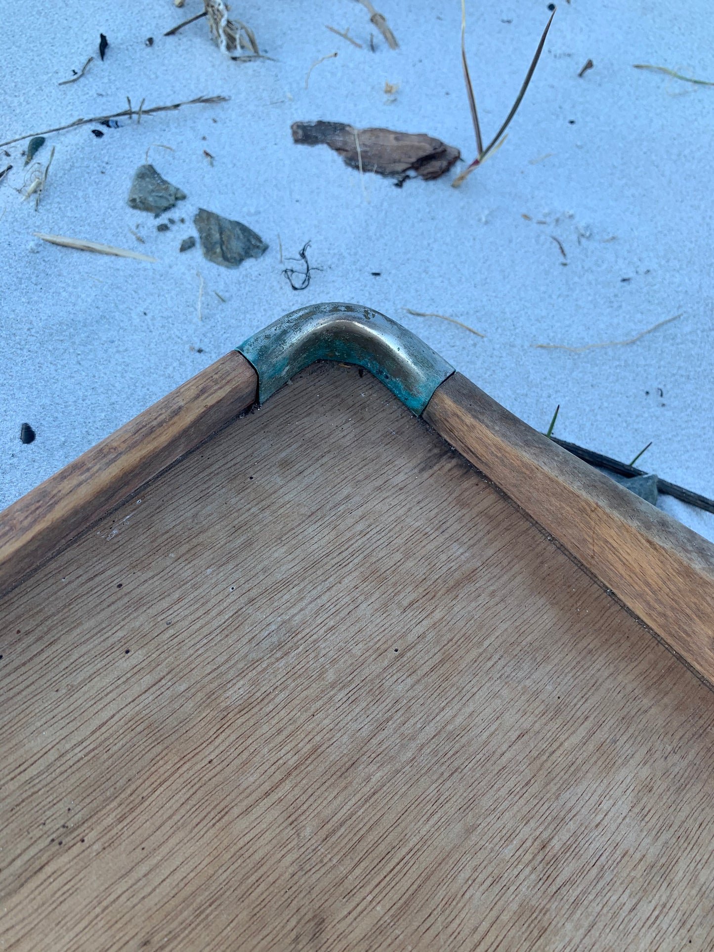 Träbricka med fina detaljer