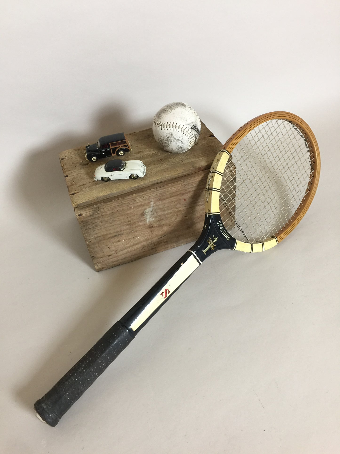 Vacker gammal tennisracket