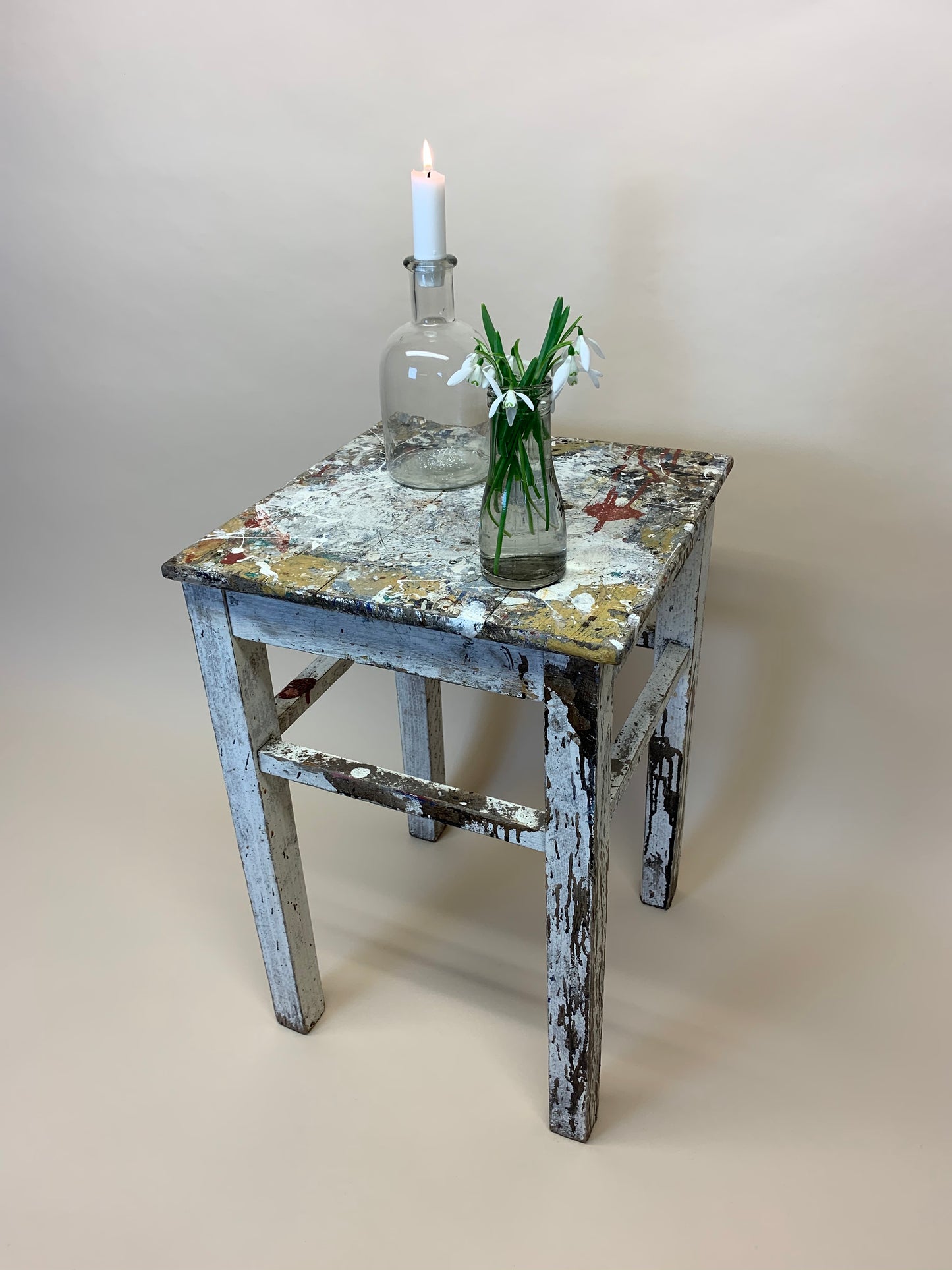 Liten pall med mycket vacker patina
