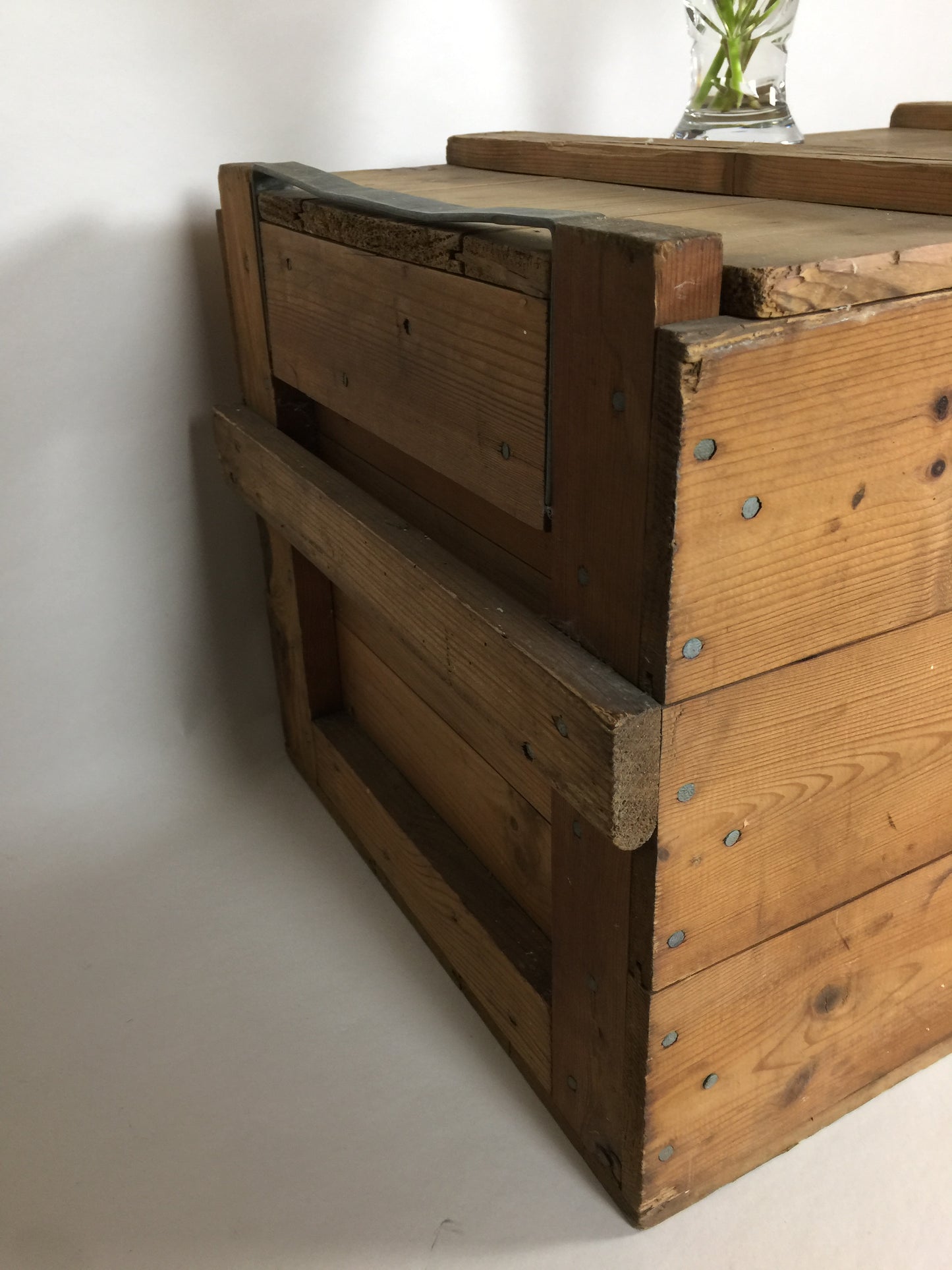Stor vacker trälåda med lock