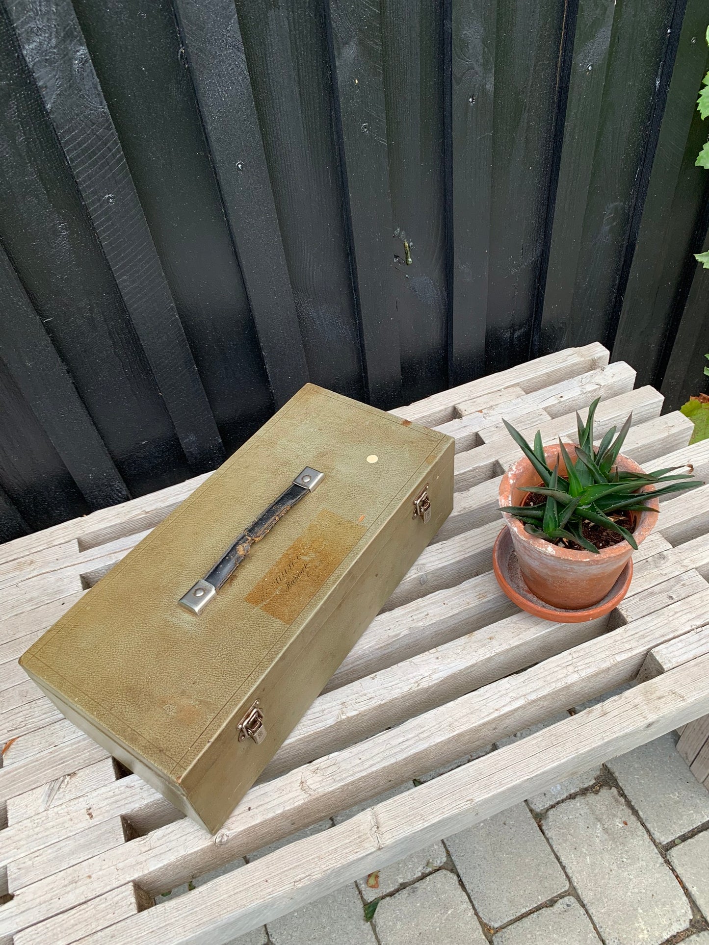 Box med små fack inuti