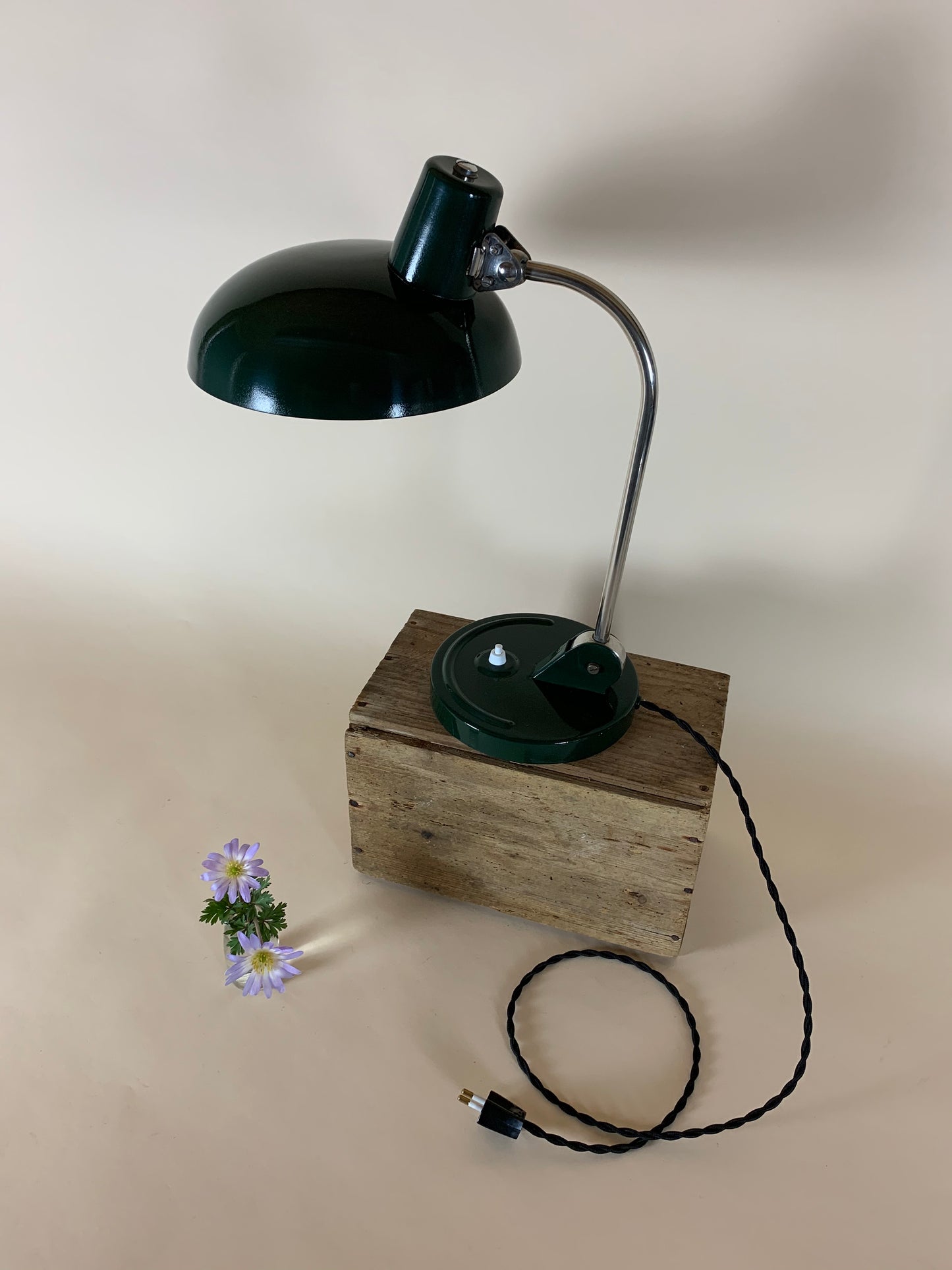 Bordslampa designad av Christian Dell för Koranda