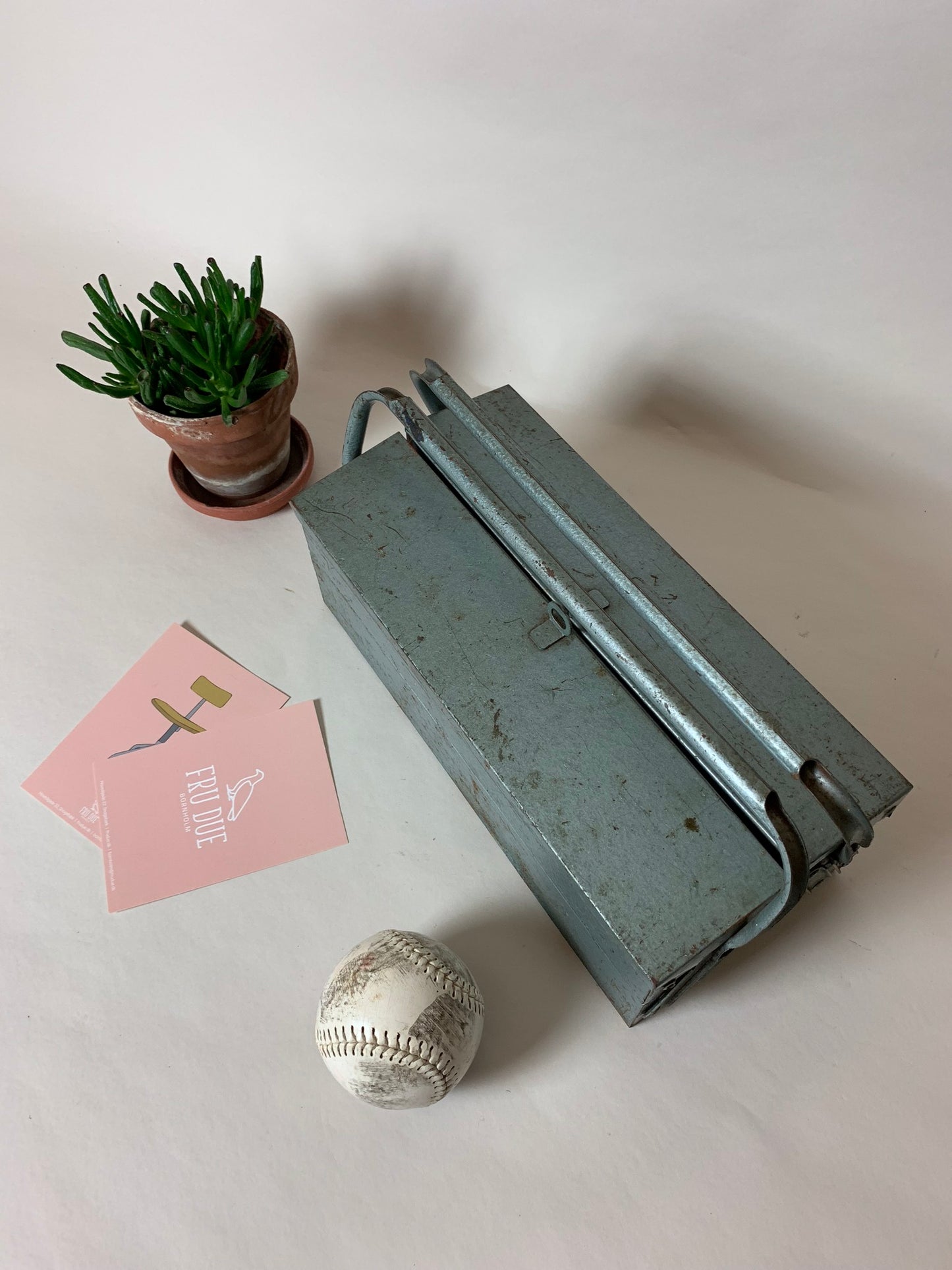 Metallfodral i vacker blå färg