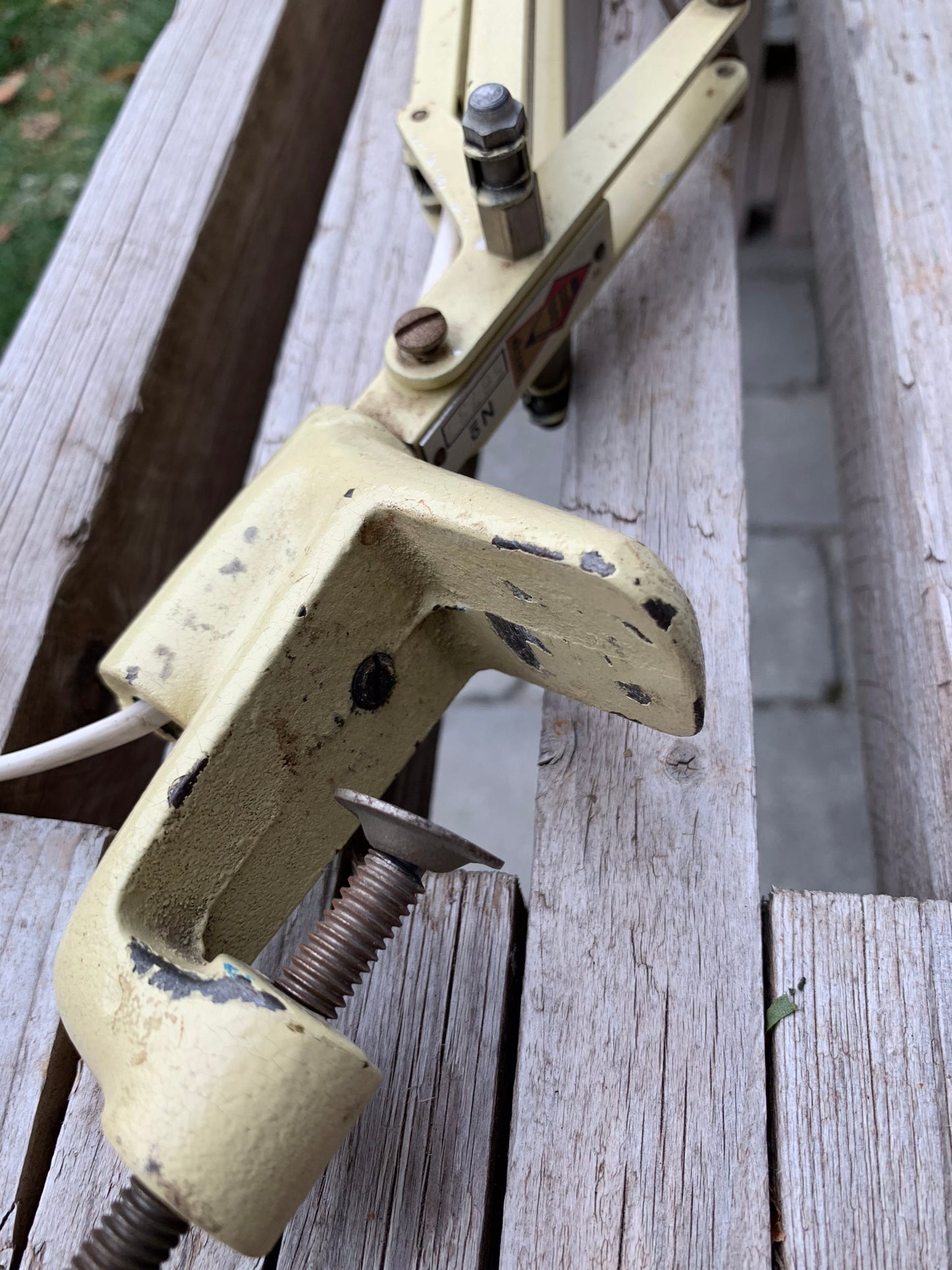 Vacker gammal Luxo lampa med roliga detaljer