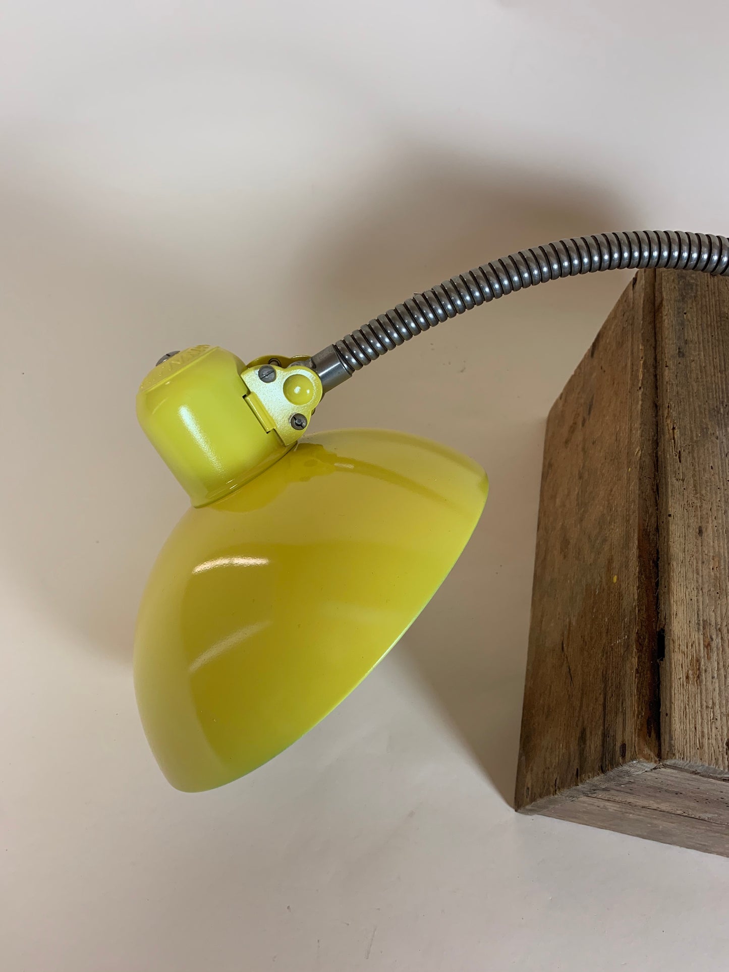 Kaiser Idell arkitektlampa med flexarm - Gul