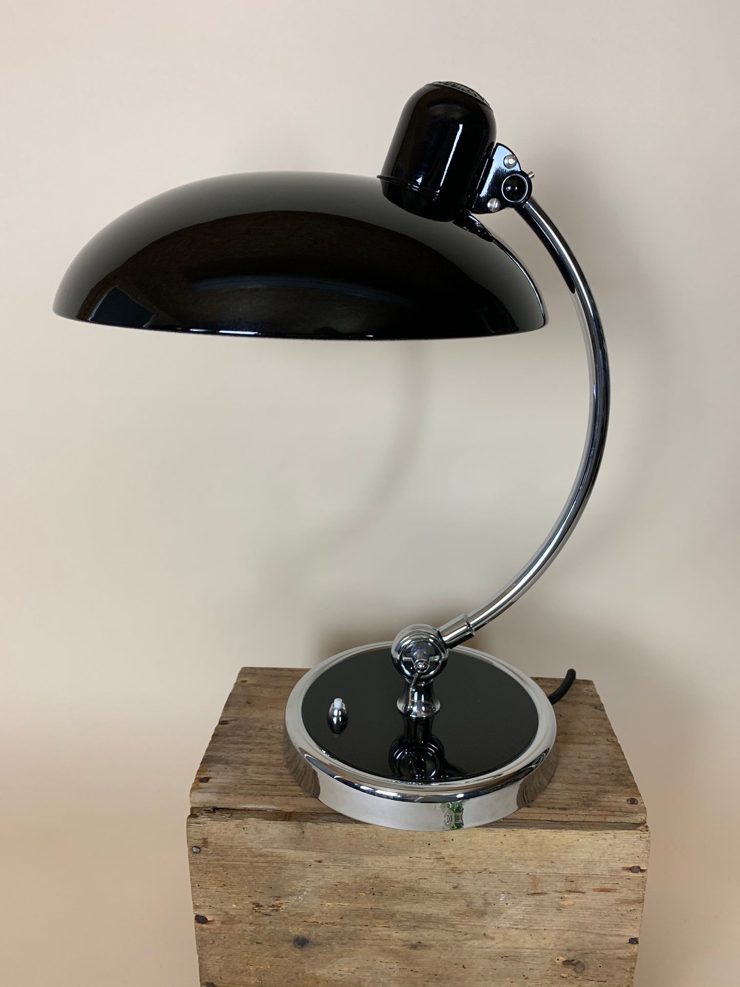 Kaiser Idell modell 6631 - Svart