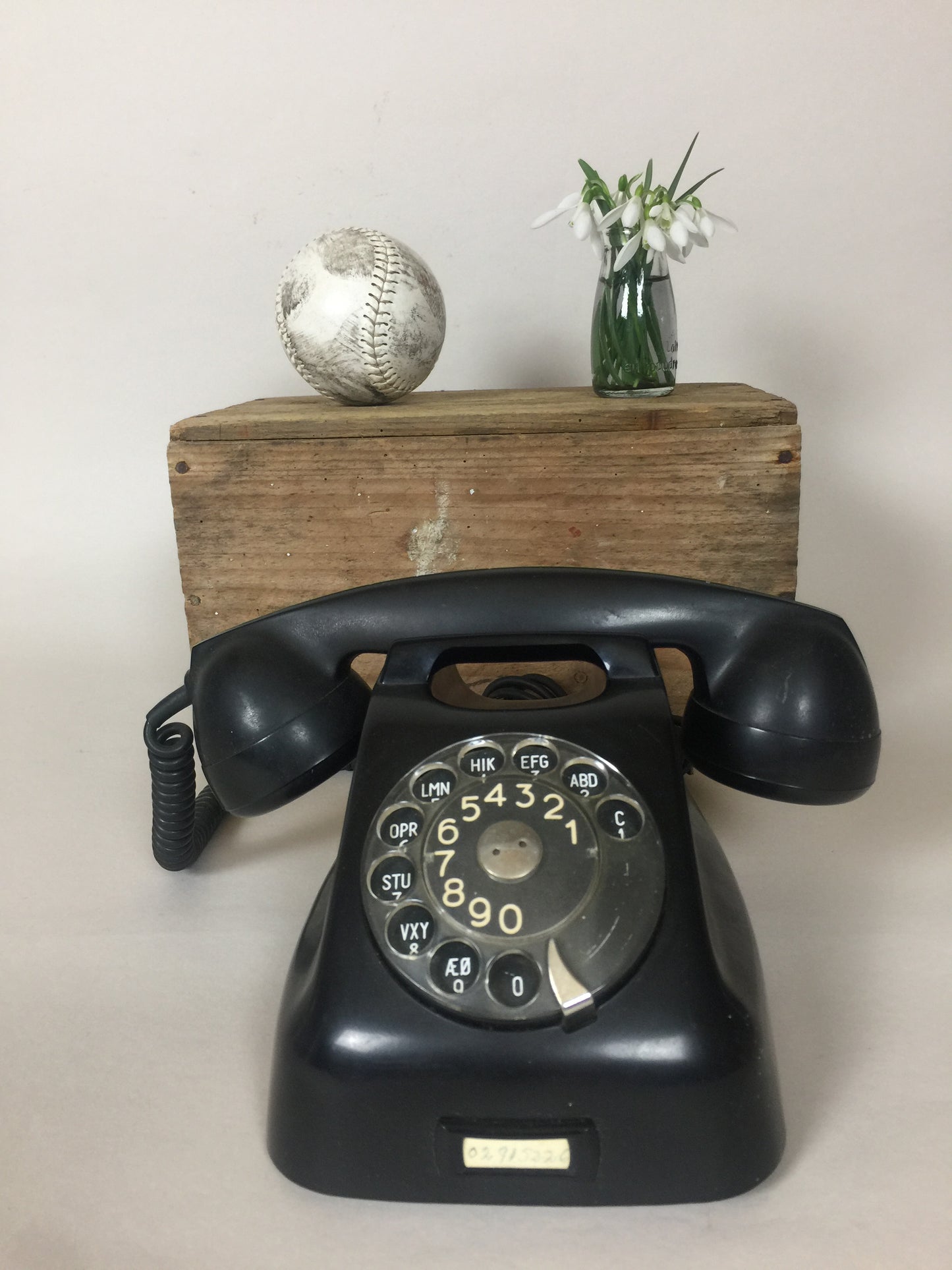 Gammal svart telefon