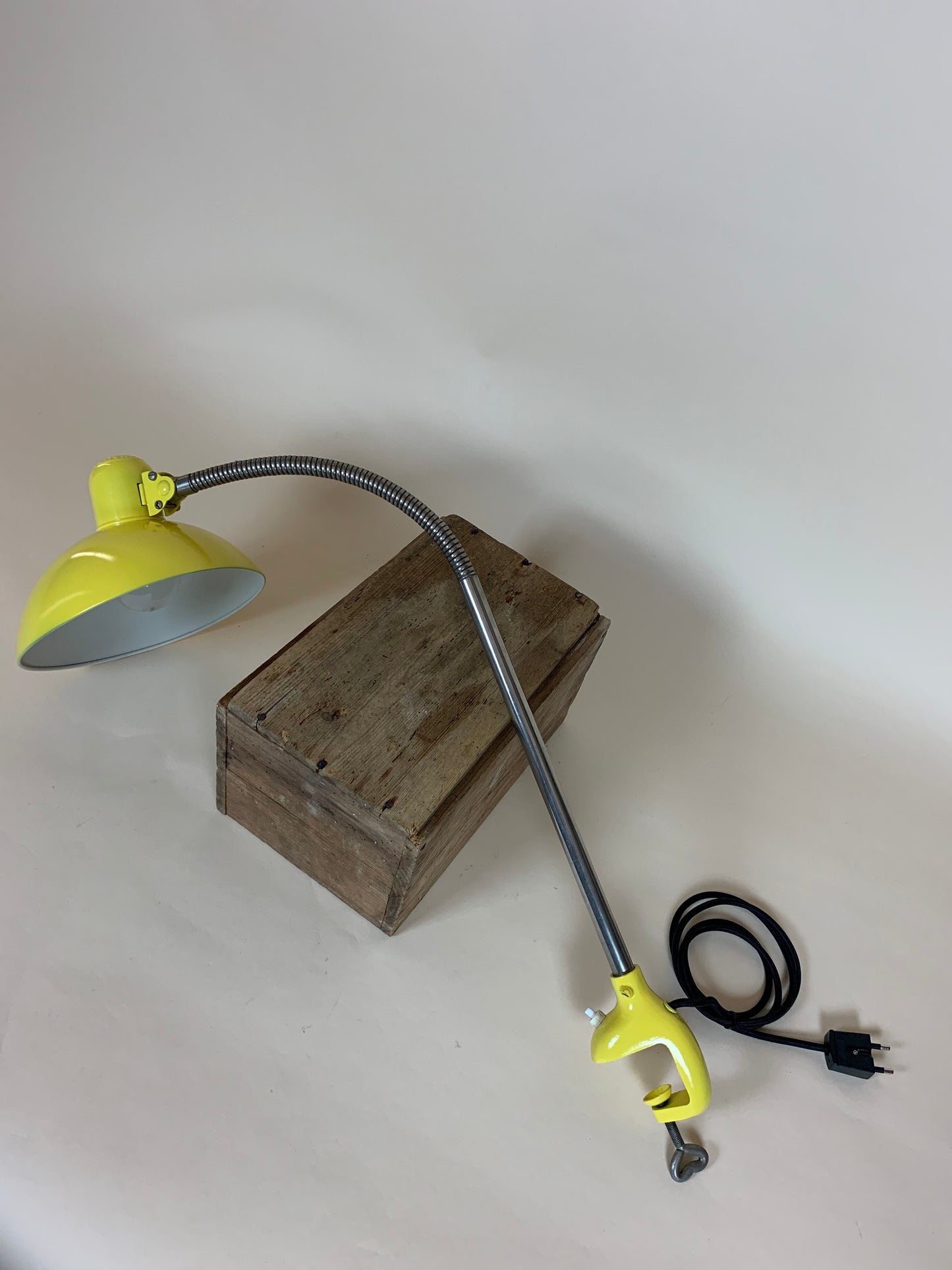 Kaiser Idell arkitektlampa med flexarm - Gul