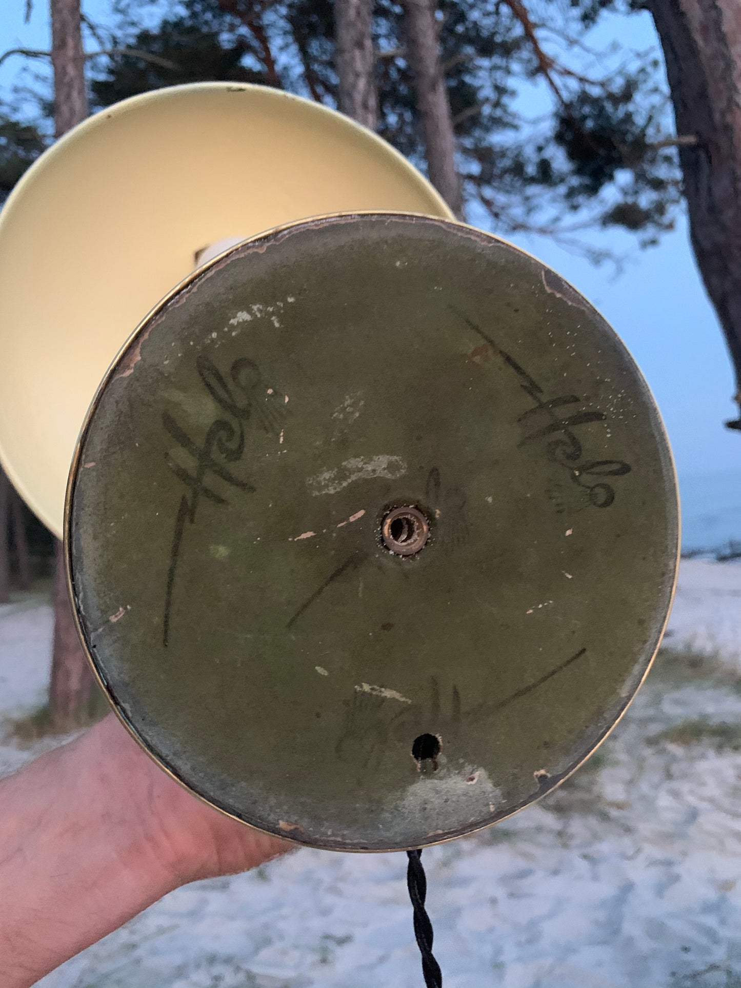Vacker liten Helo i mässing med fin patina