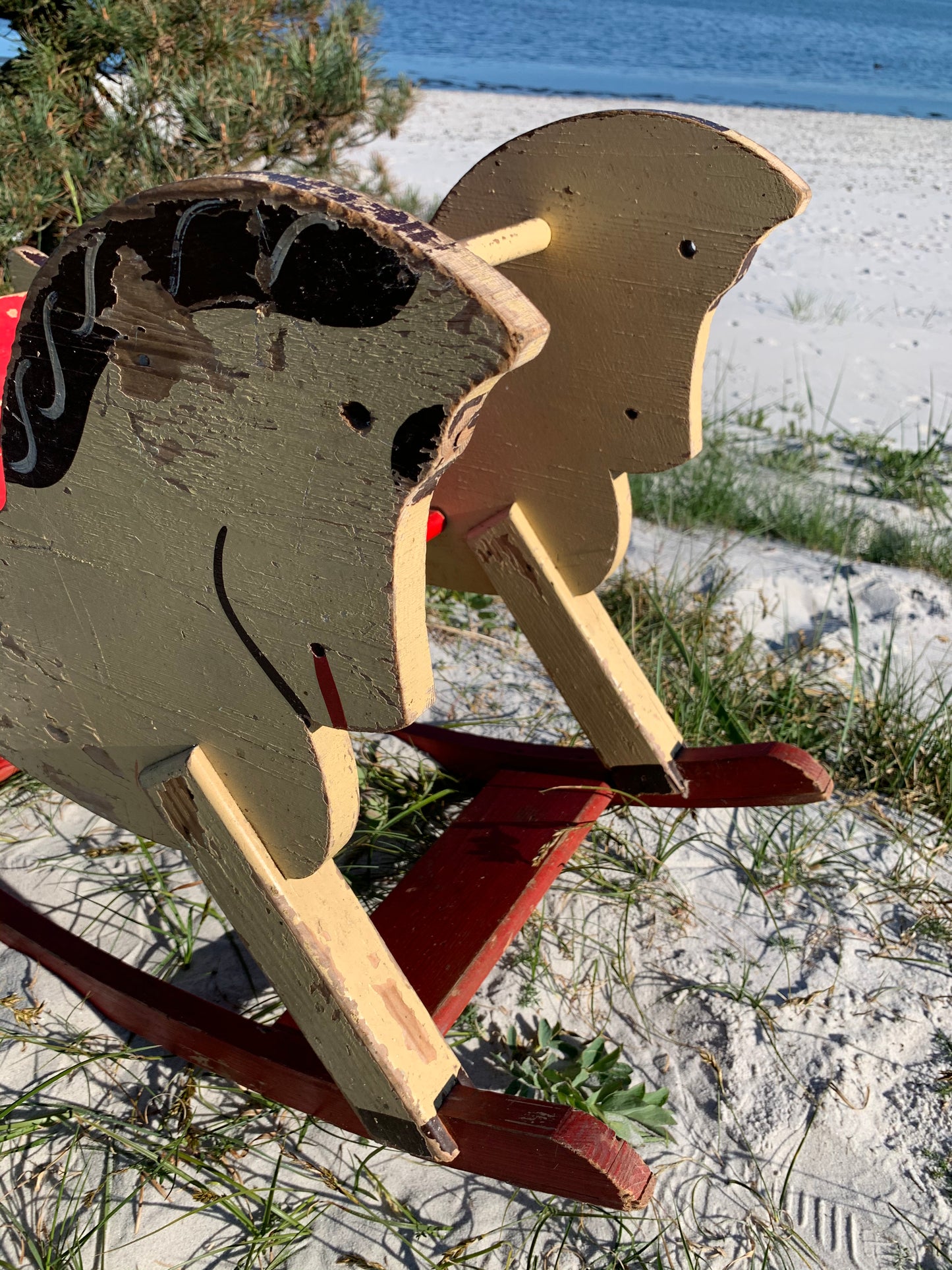 Gammal gunghäst med mycket vacker patina