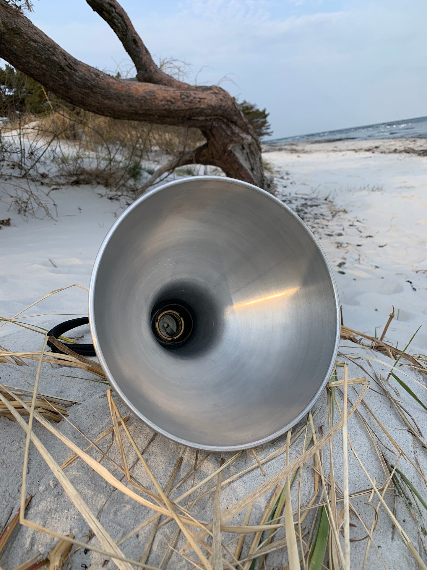 Industriell lampa med roliga detaljer