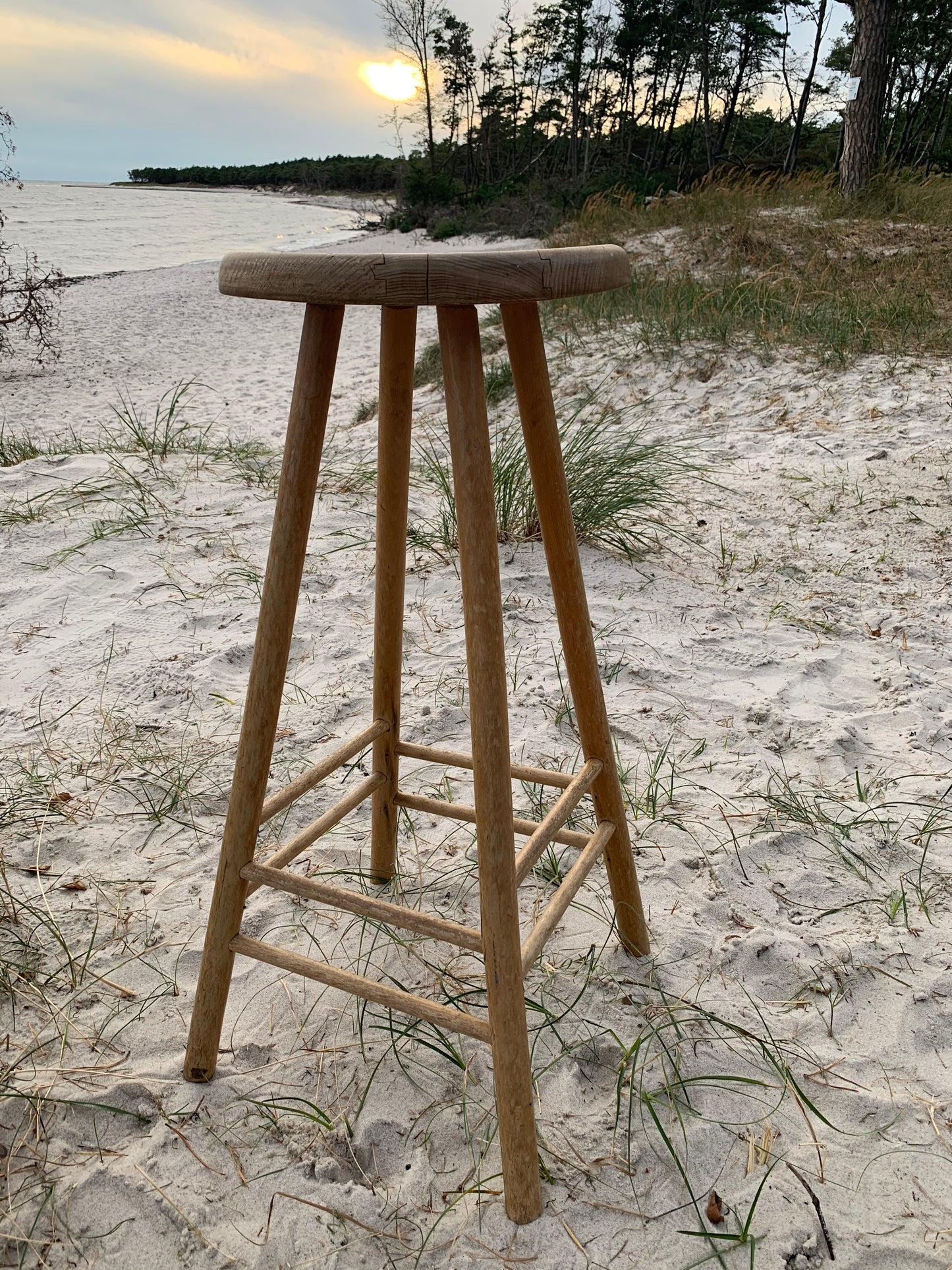 Hög träpall