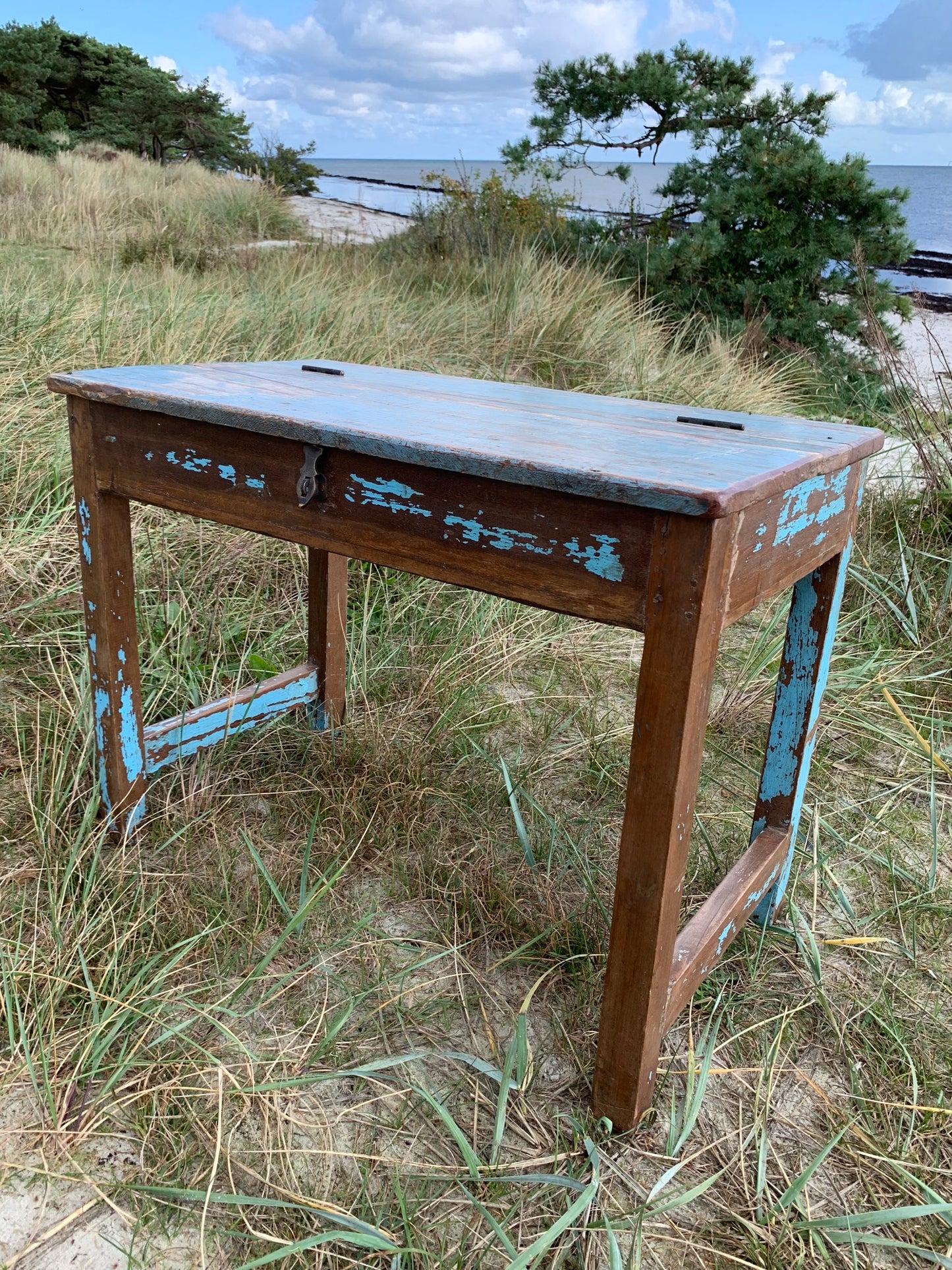 Skolbänk med vackra detaljer