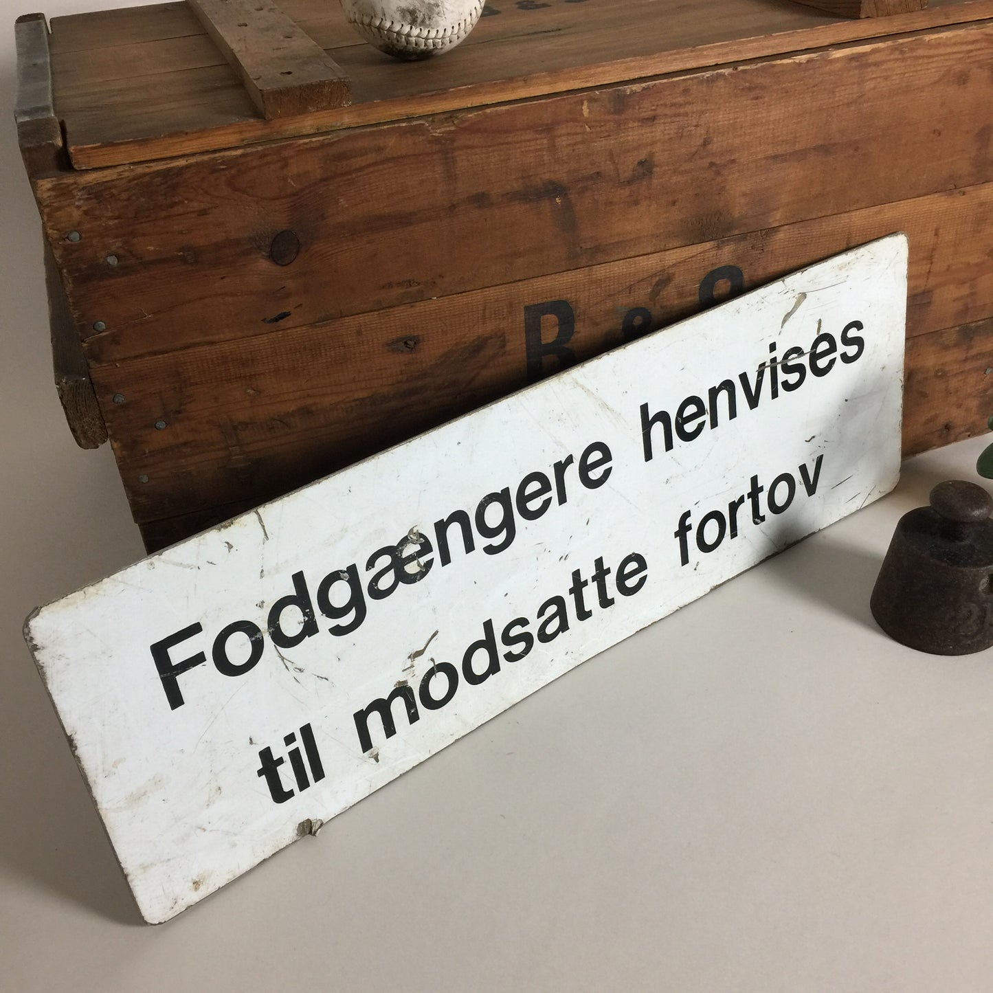 Skylt med vänlig information
