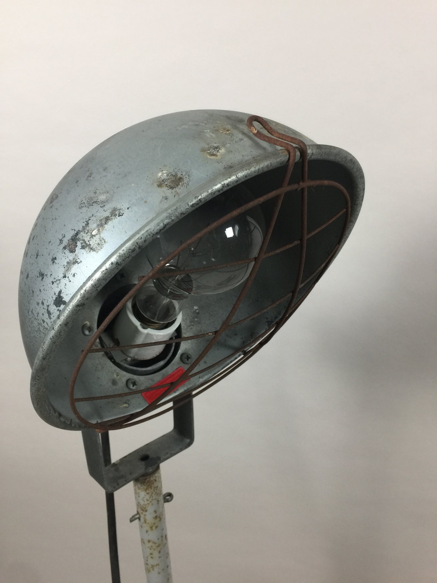 Industriell och rå golvlampa