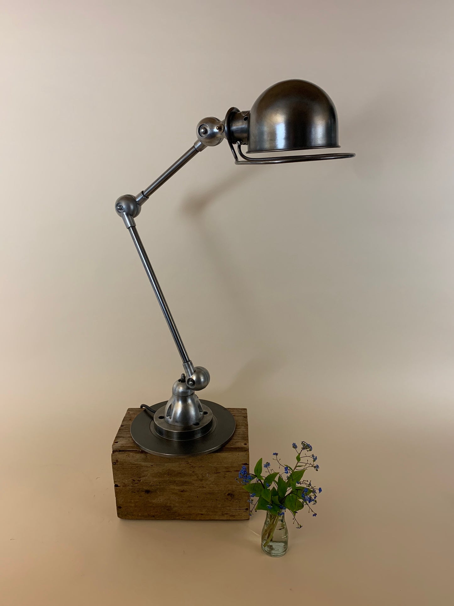 Jieldé bordslampa med två armben och strömbrytare