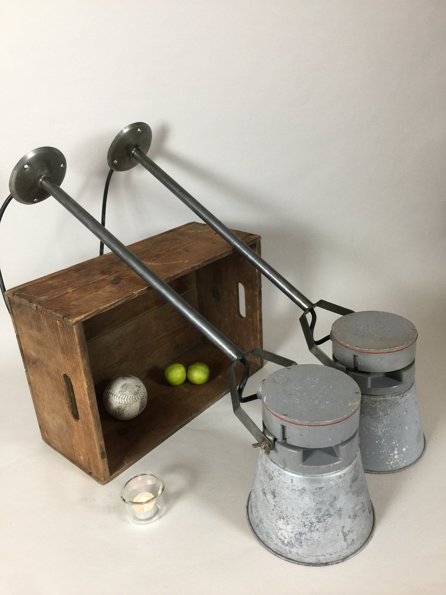 Fin rå tak- eller vägglampa (pris är per styck)