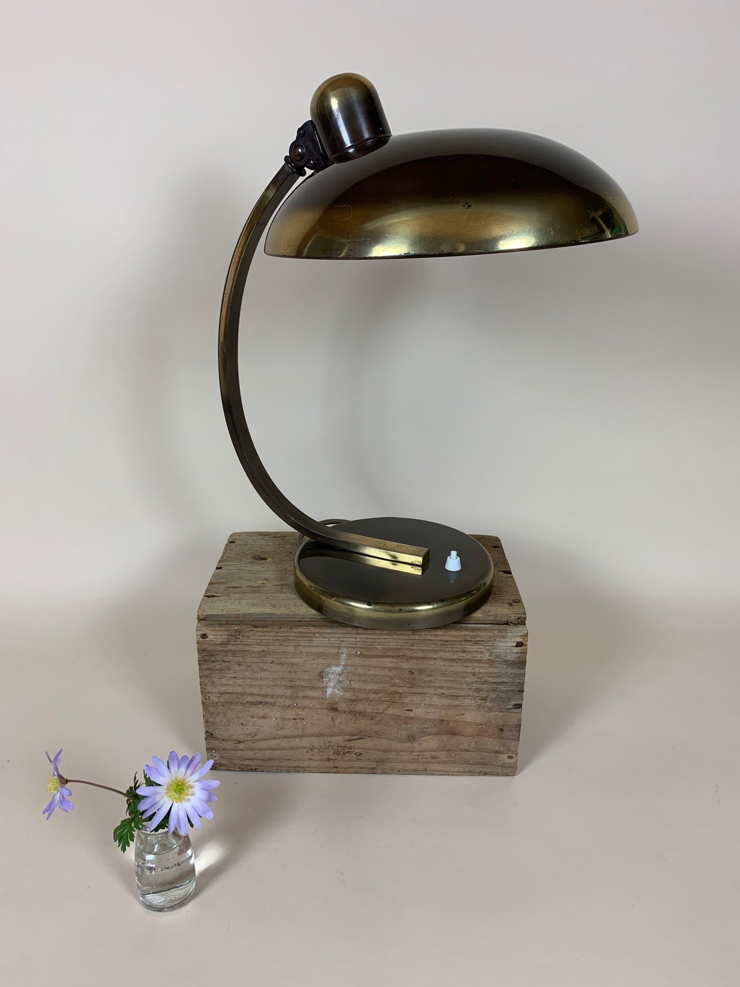 Christian Dell 6750 bordslampa i mörk polerad mässing