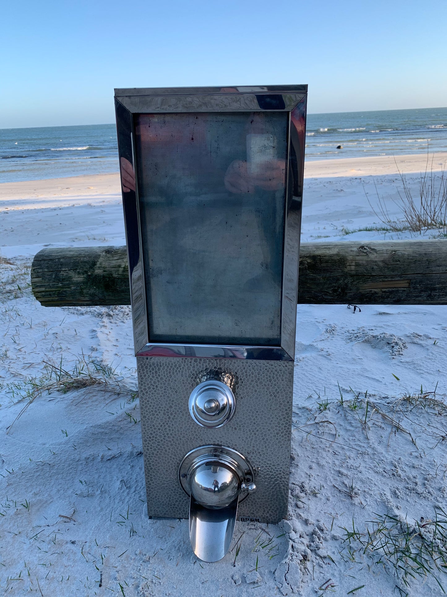 Rolig gammal kaffeautomat för kaffeälskaren