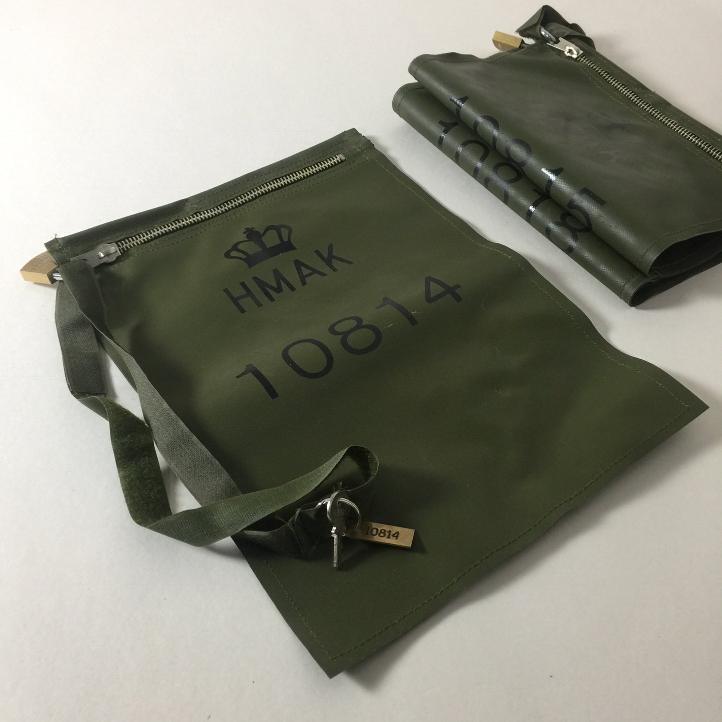 Militärväska med lås och numrerad nyckel (Pris är per styck)