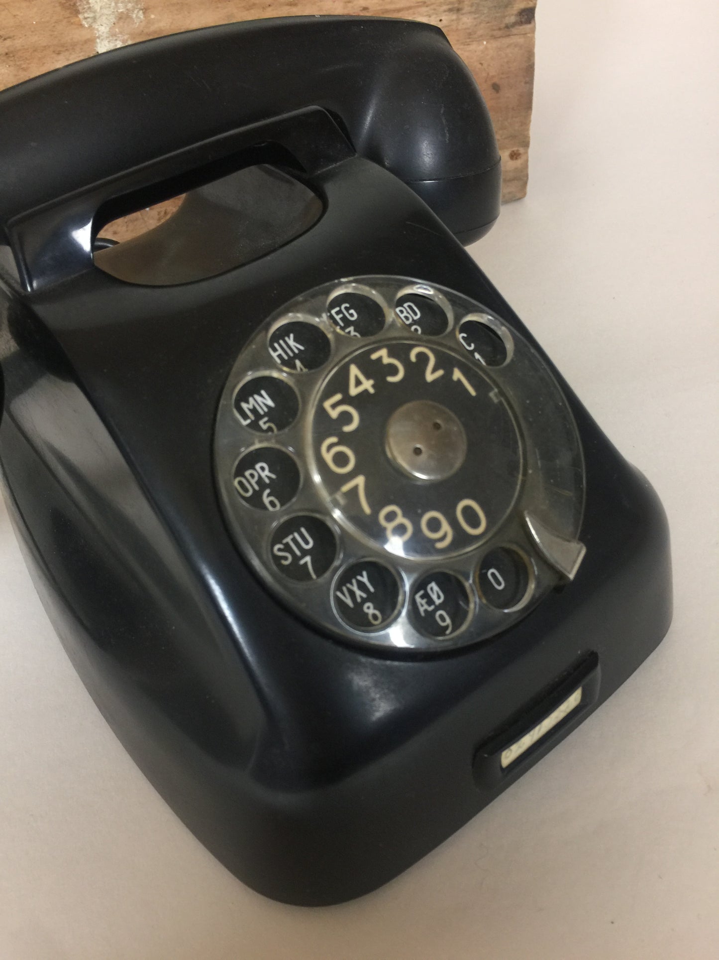 Gammal svart telefon