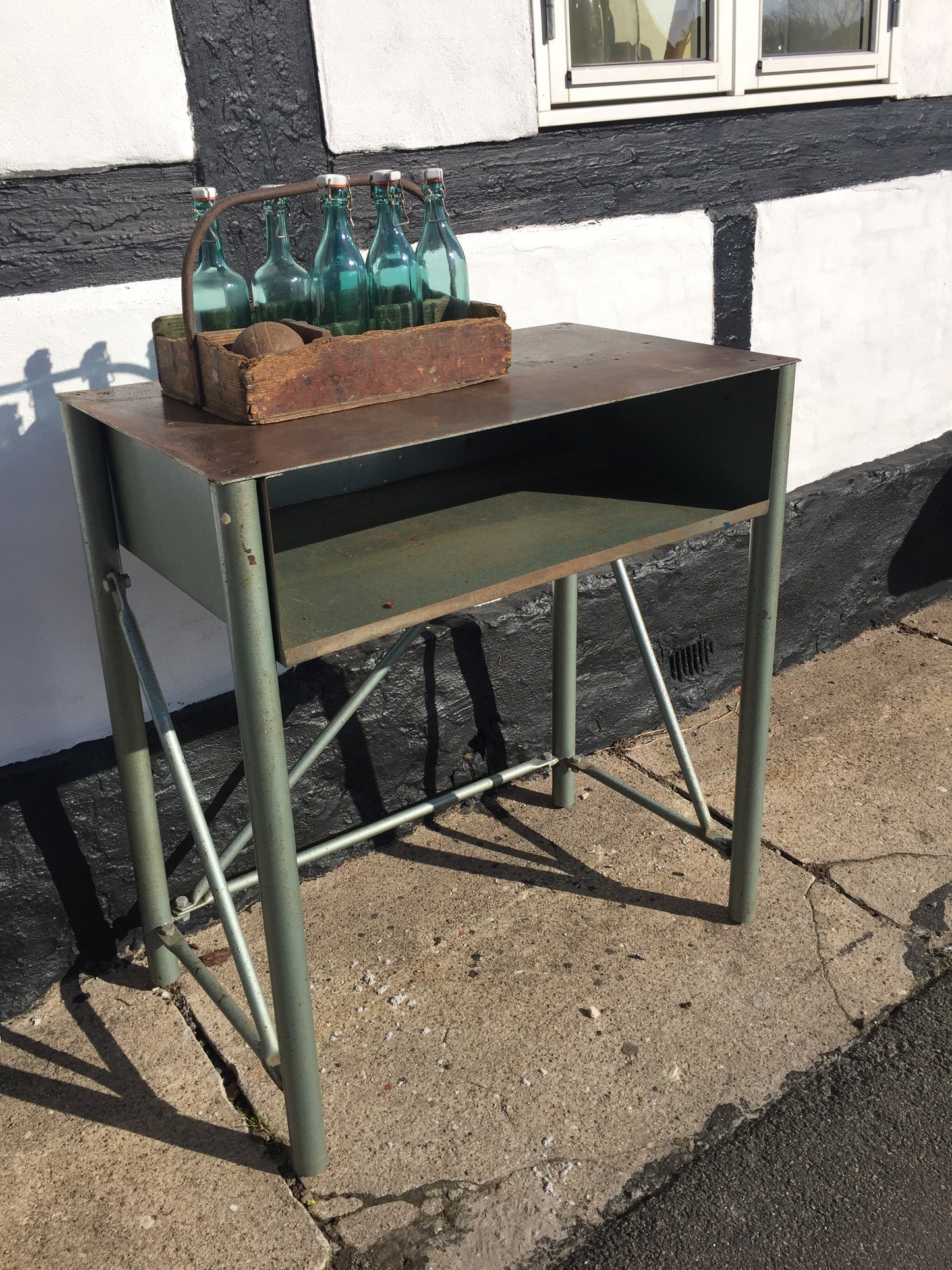 Snyggt industribord med mycket vacker patina