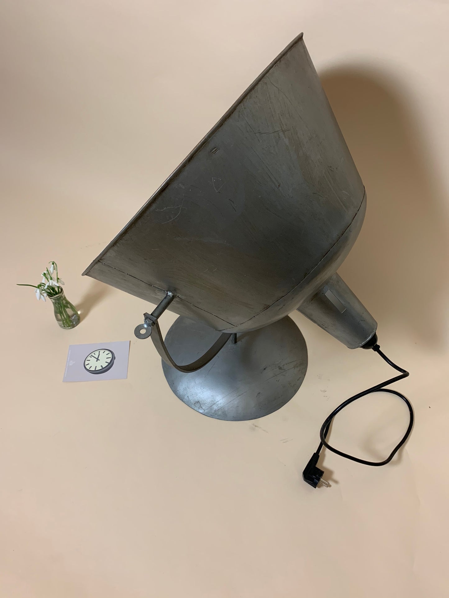 Stor industriell golvlampa