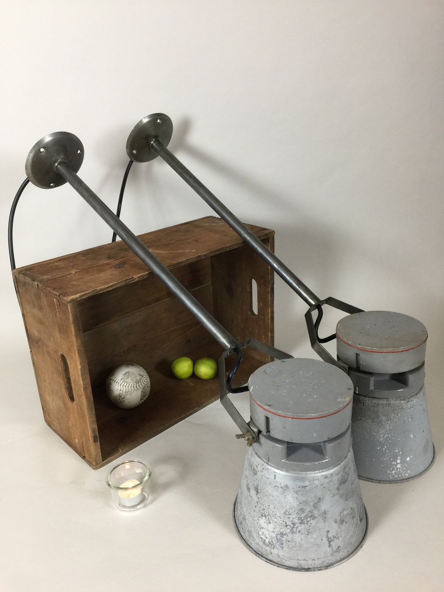 Fin rå tak- eller vägglampa (pris är per styck)