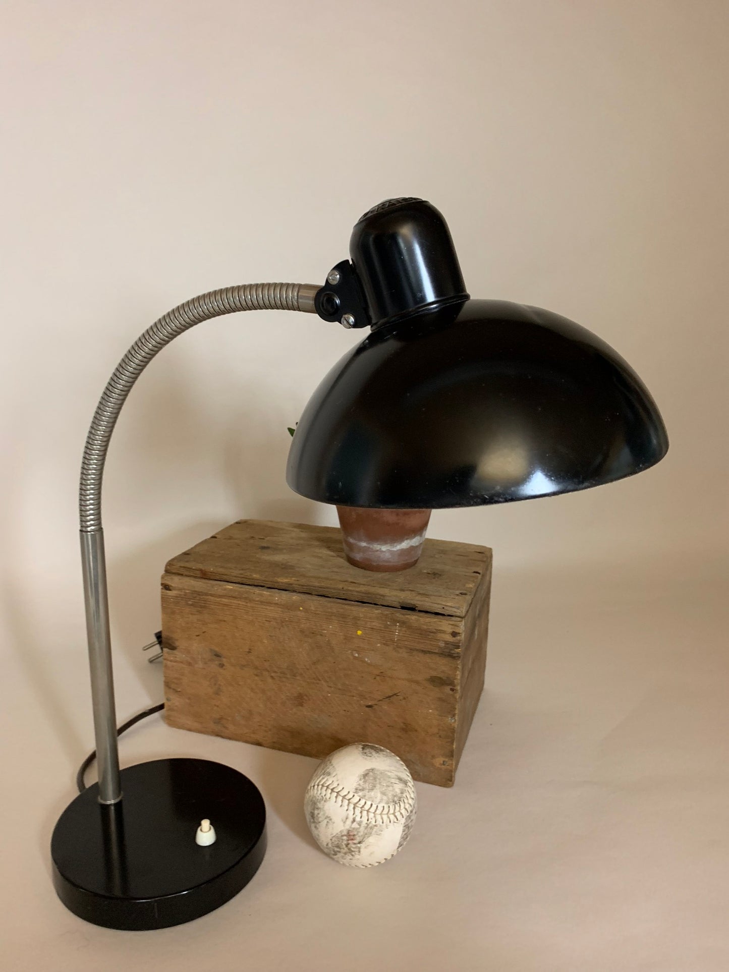 Vacker Christian Dell med flexarm och patina