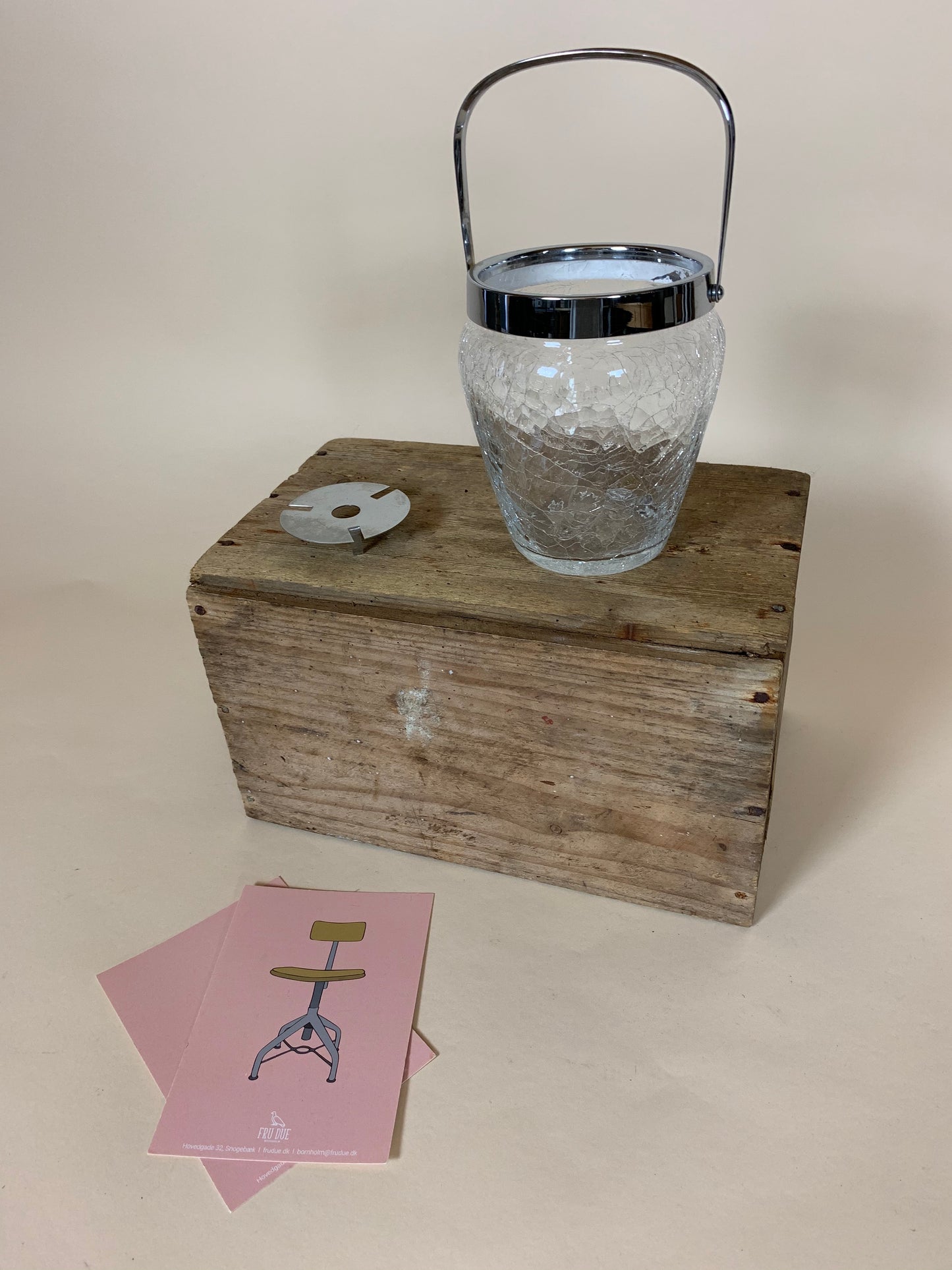 Ishink av glas med stålkant