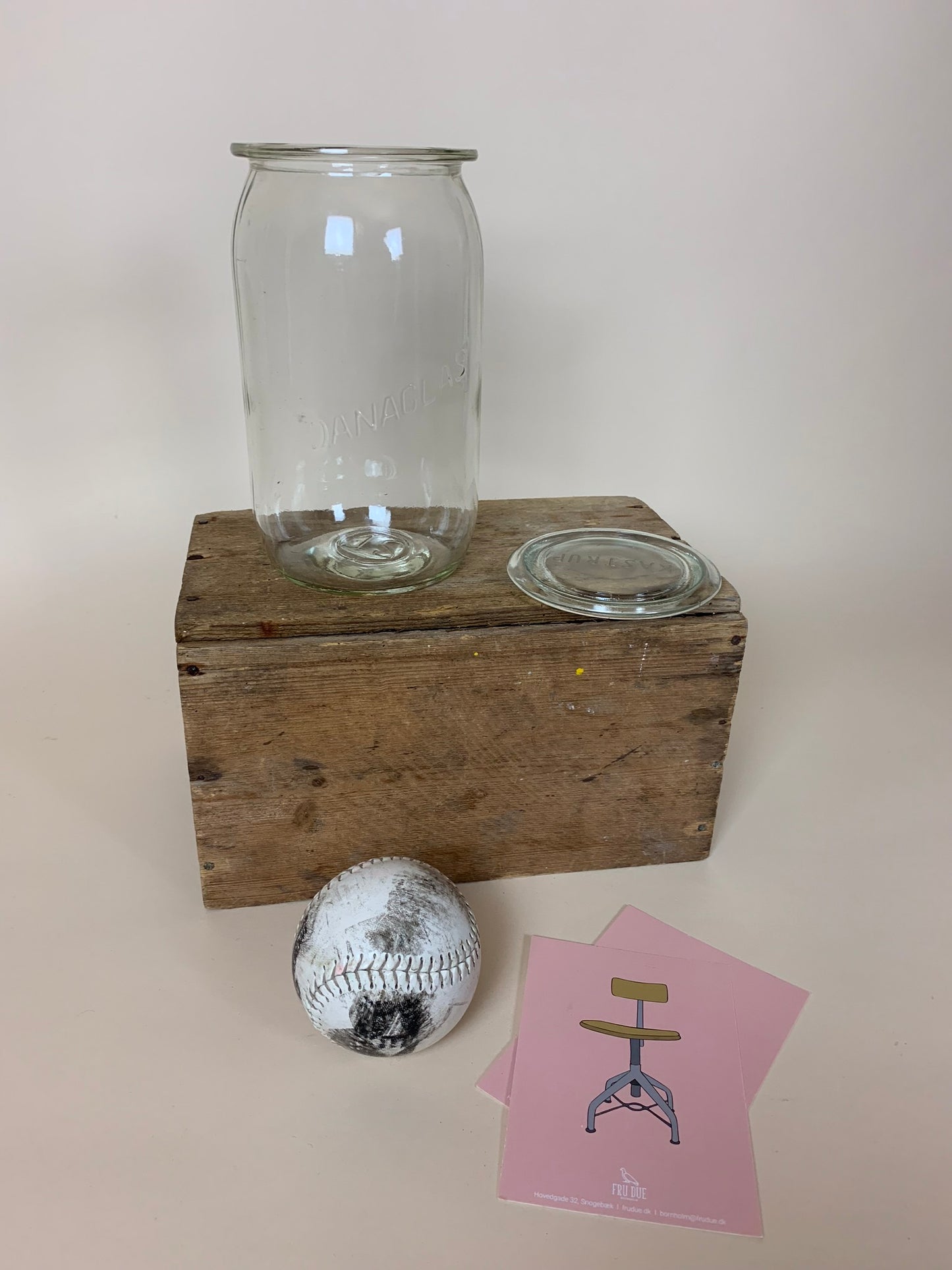 Stort sjudande glas med lock
